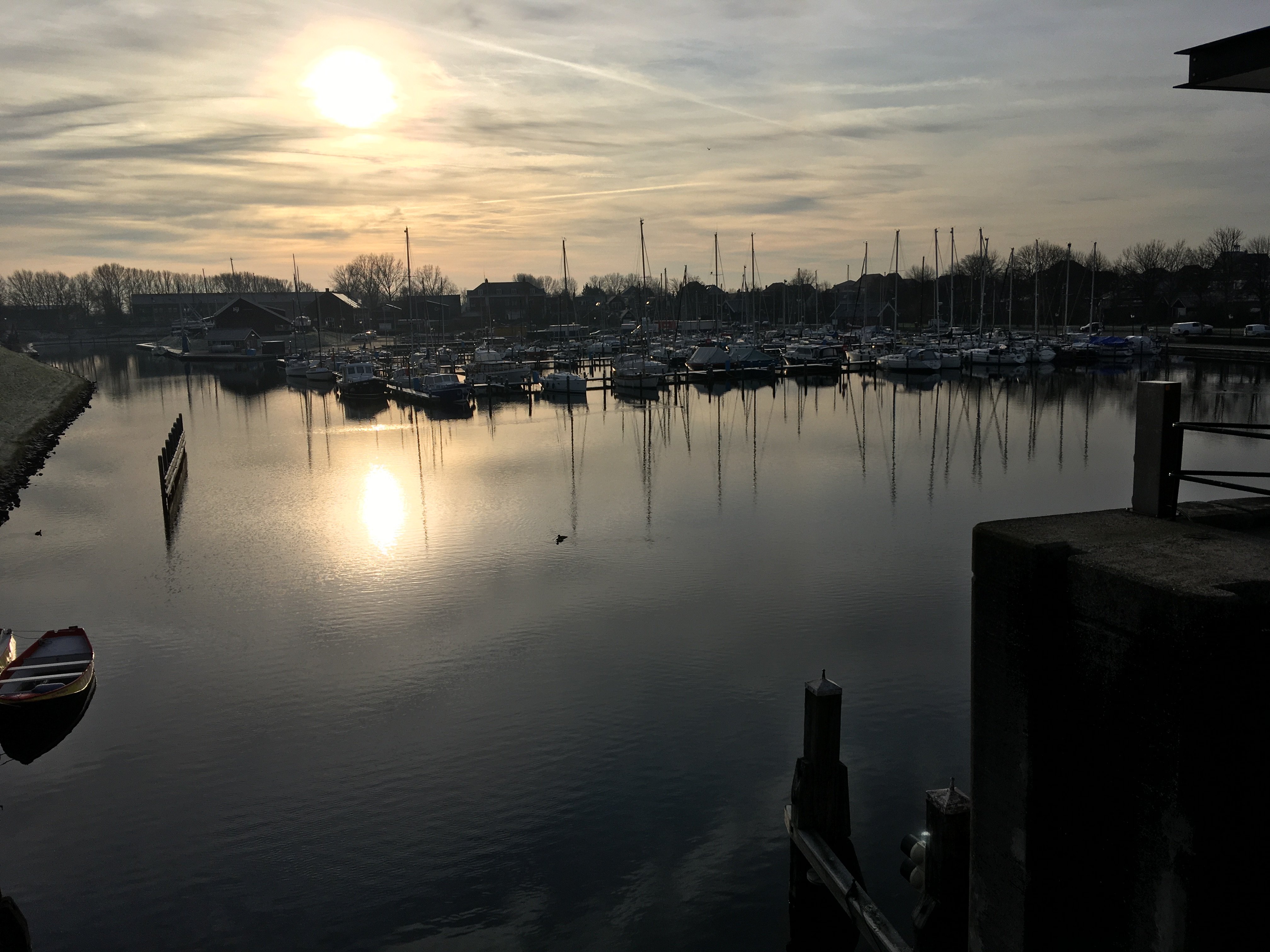 Overzicht Nieuwe Jachthaven vanaf loopbrug sluis