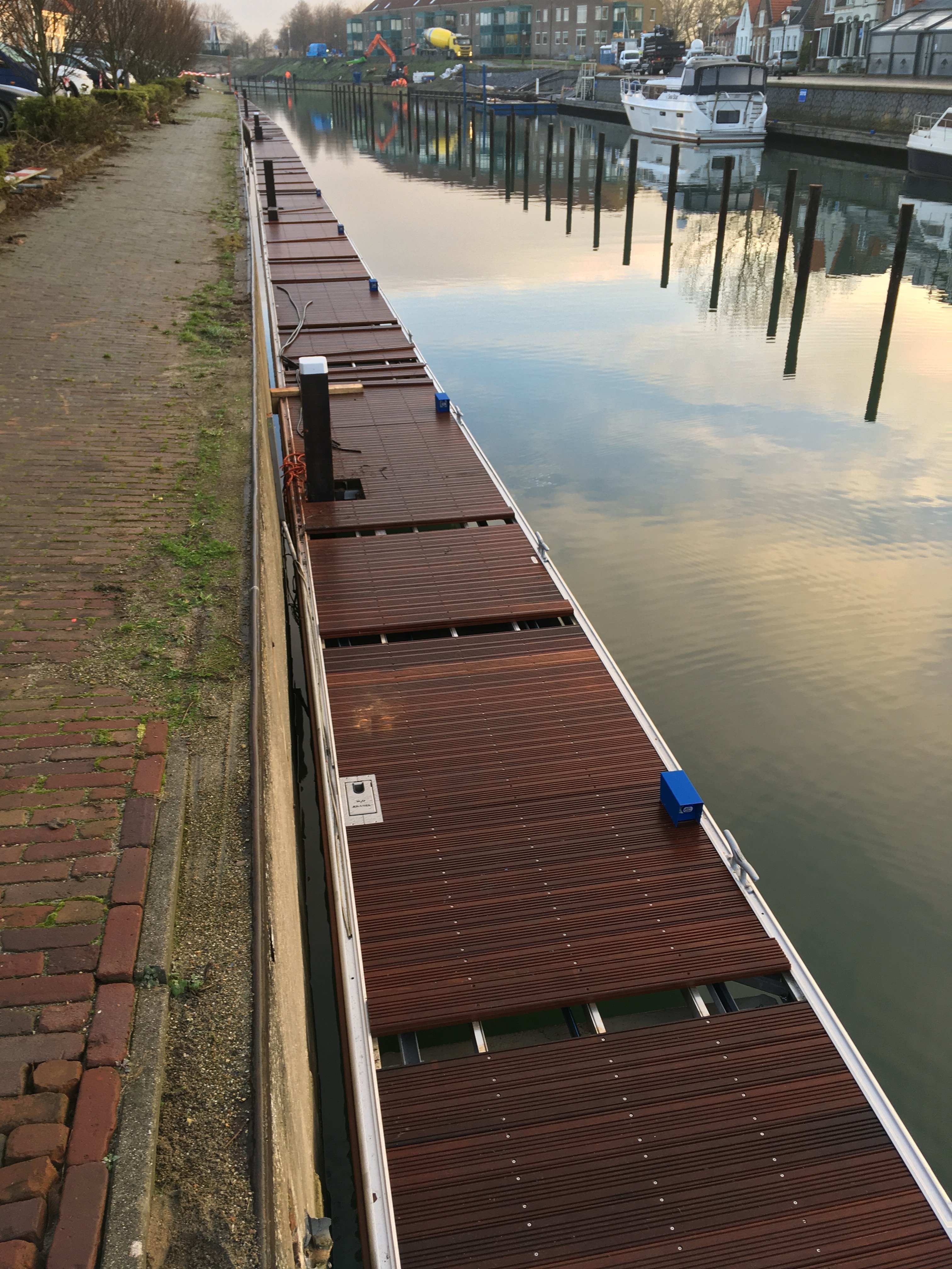 Inrichting elektrische- en wateraansluitingen steiger Oude Haven noordzijde