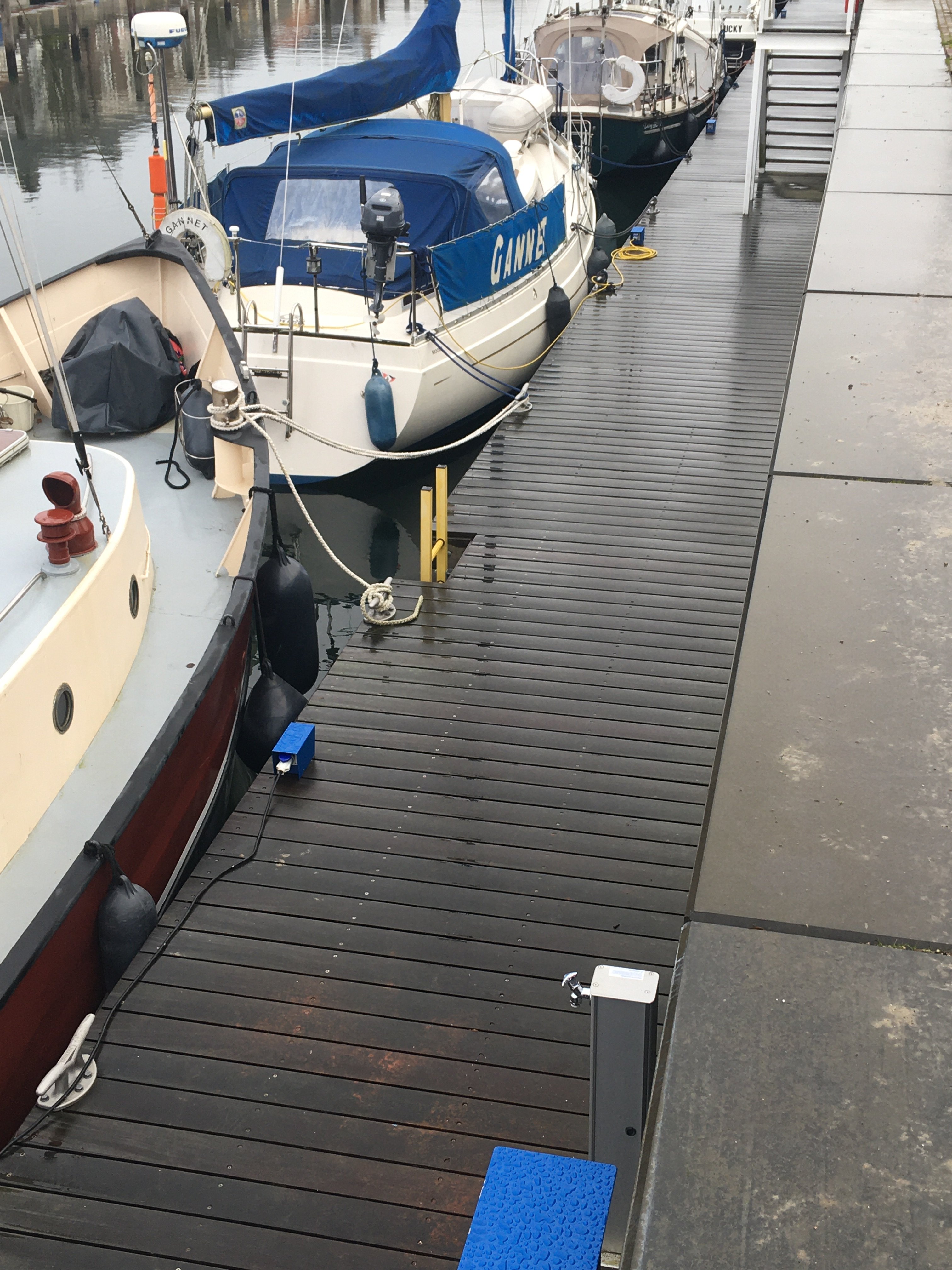 Elektrische aansluitingen steiger Oude Haven zuidzijde