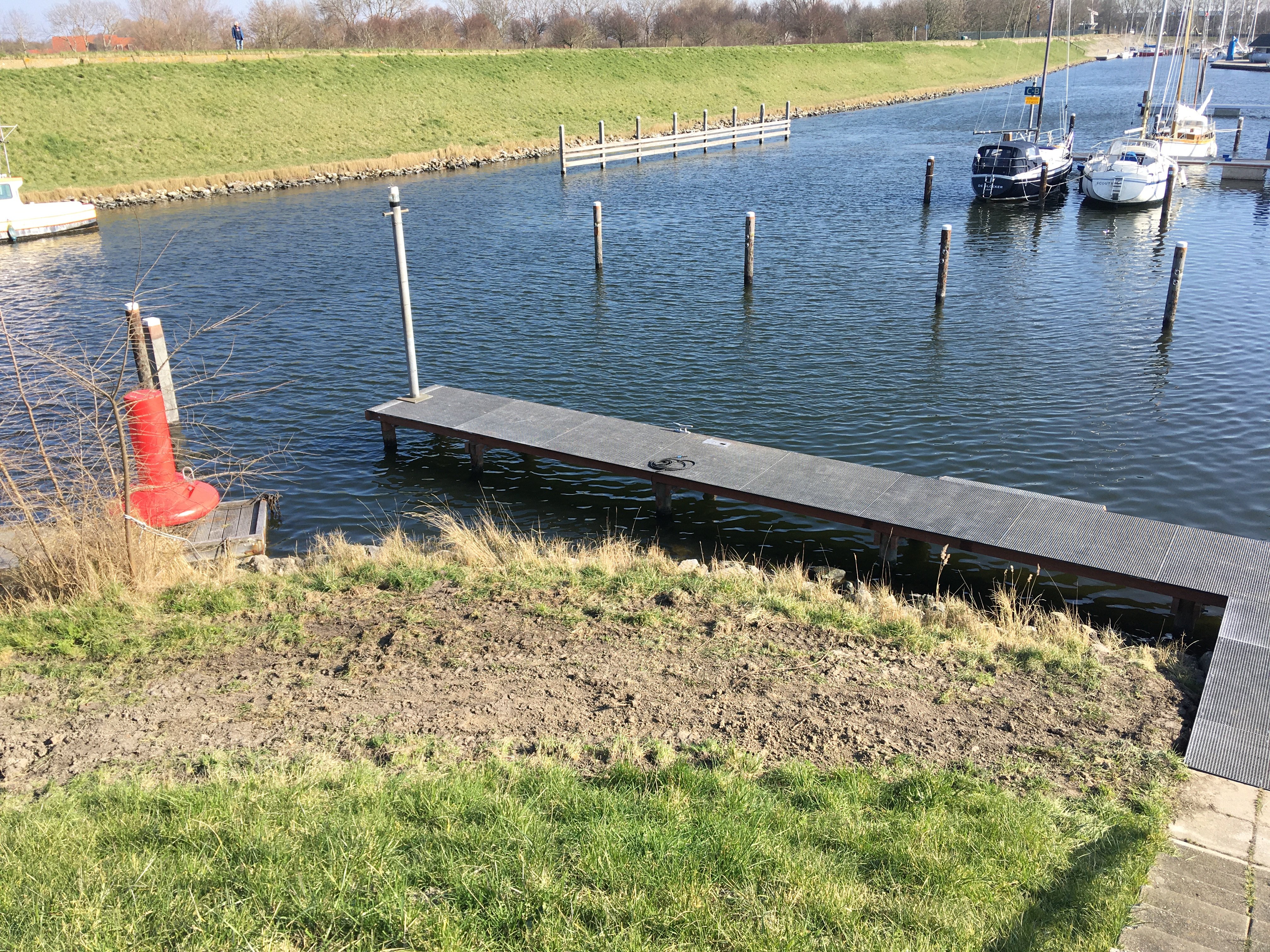 Kop steiger A nabij havenkantoor