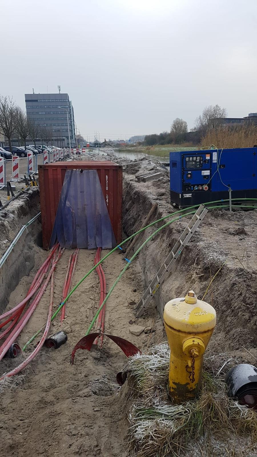 Overdekte lascontainer voor onze montage werkzaamheden.
