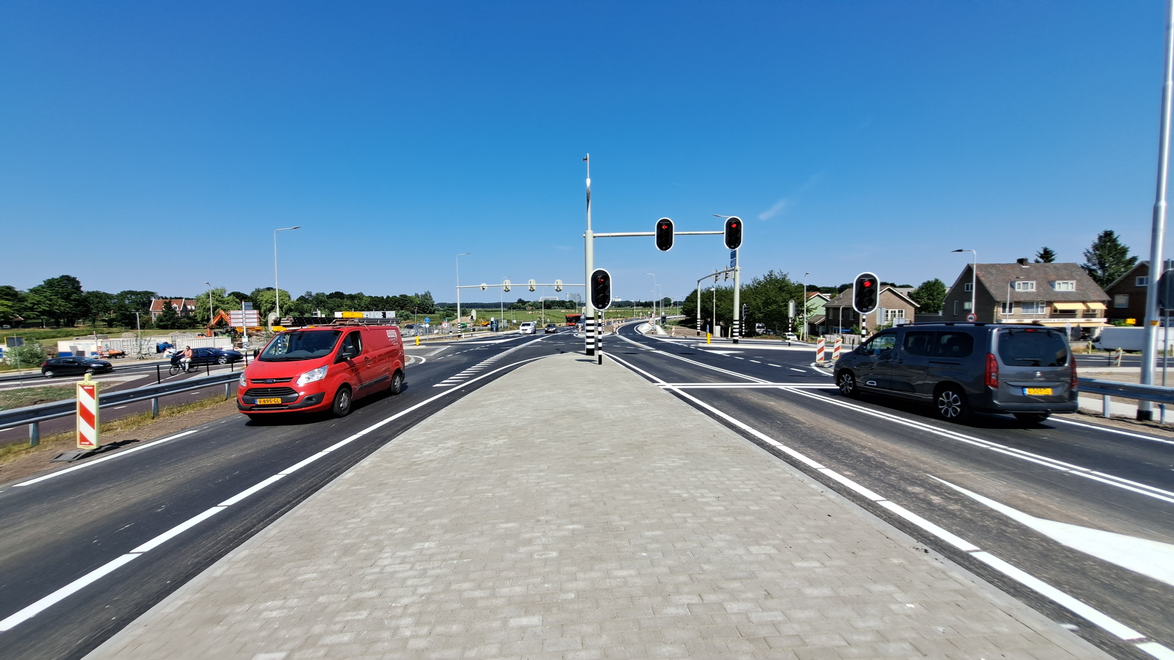 Foto 7: Kruising Hoger Einde vanaf de brug gezien.