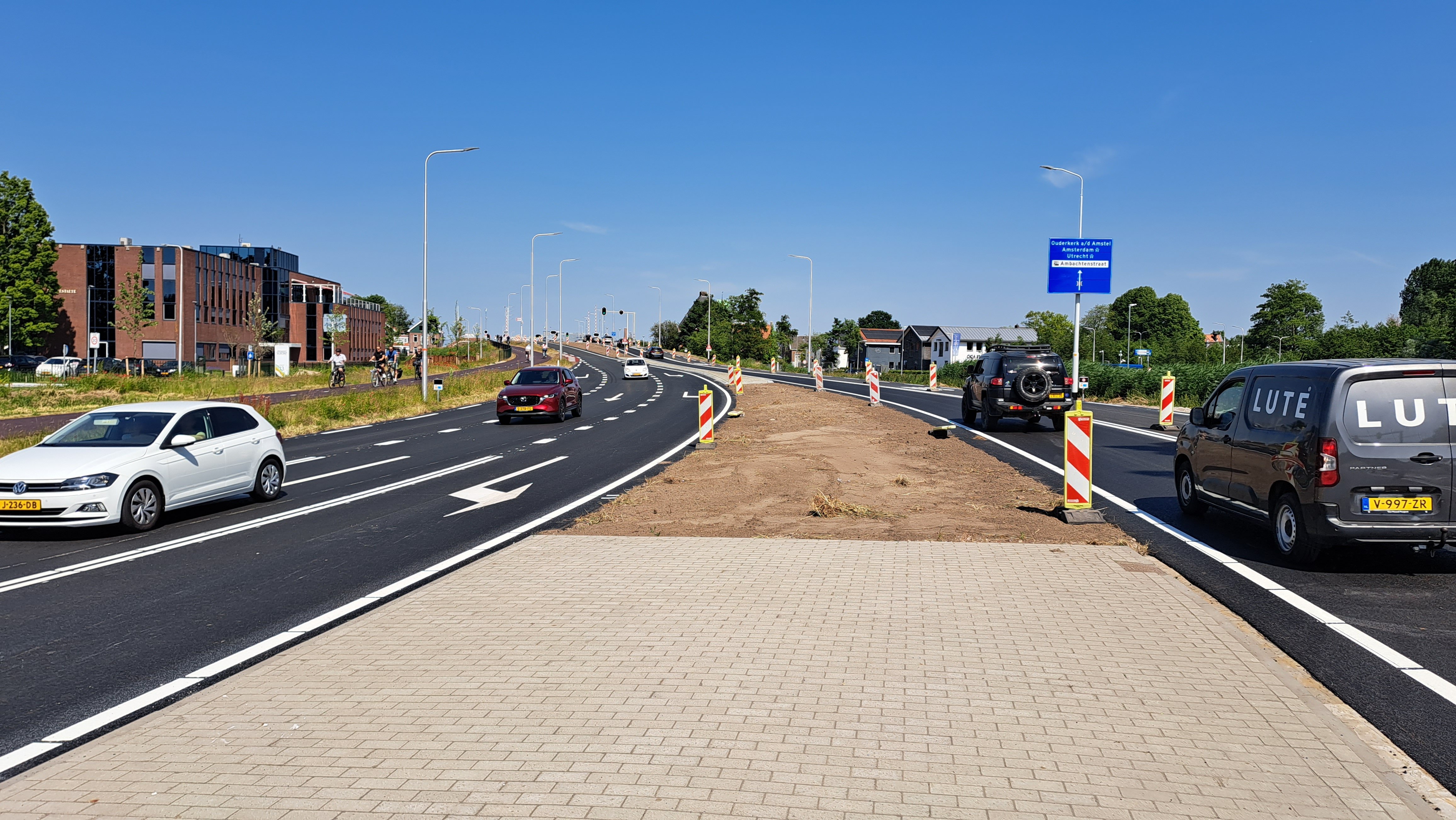 Foto 9: Oranjebaan gezien naar de brug.