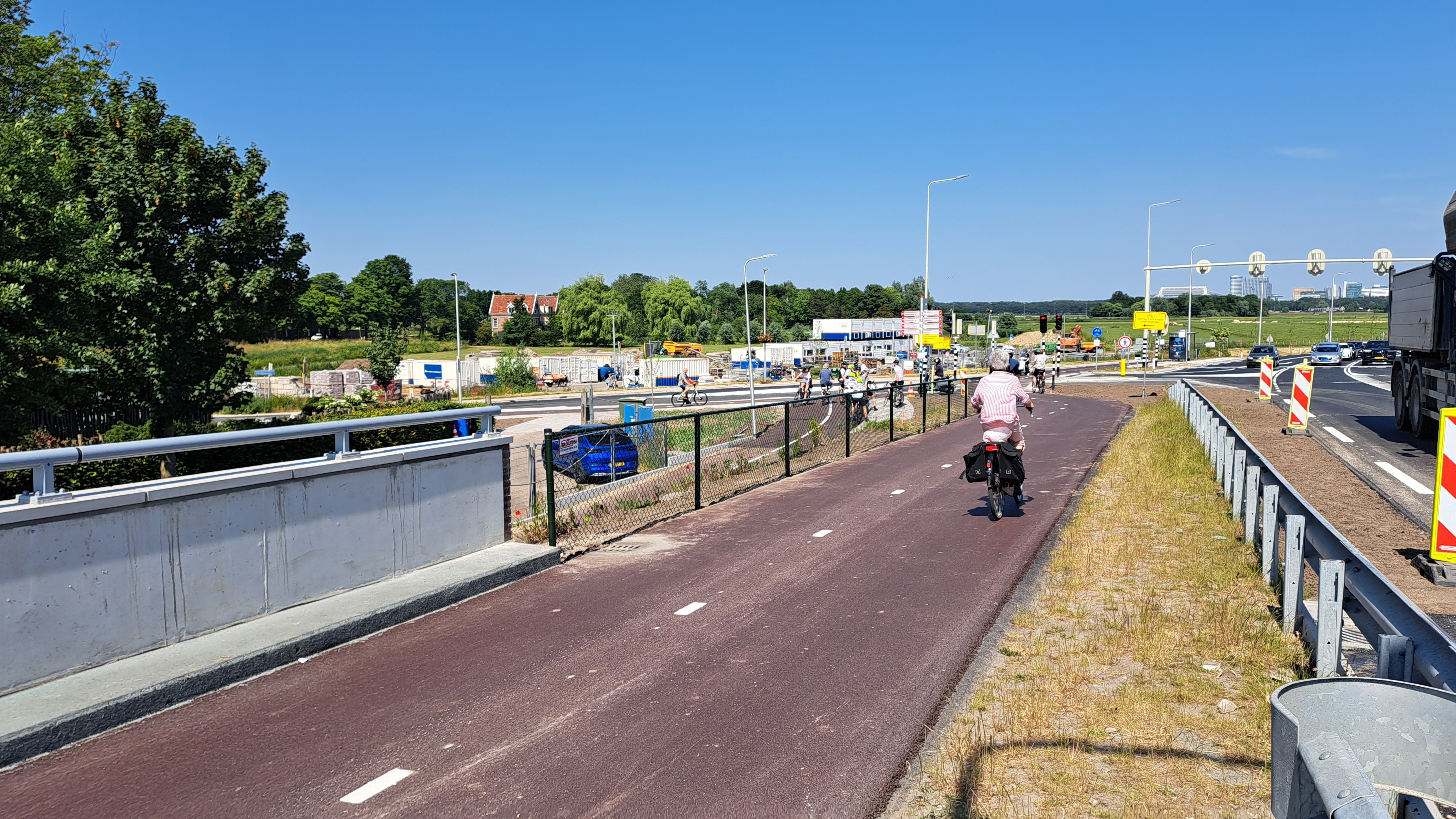 Foto 12: Hekwerk langs fietspad Burgemeester Stramanweg.