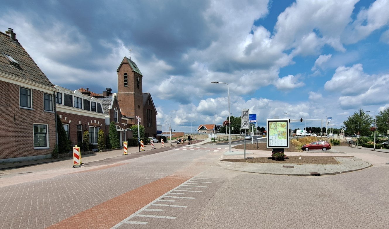 Foto 1: Fietsoversteek en plateau zijn gereed en geopend voor verkeer.