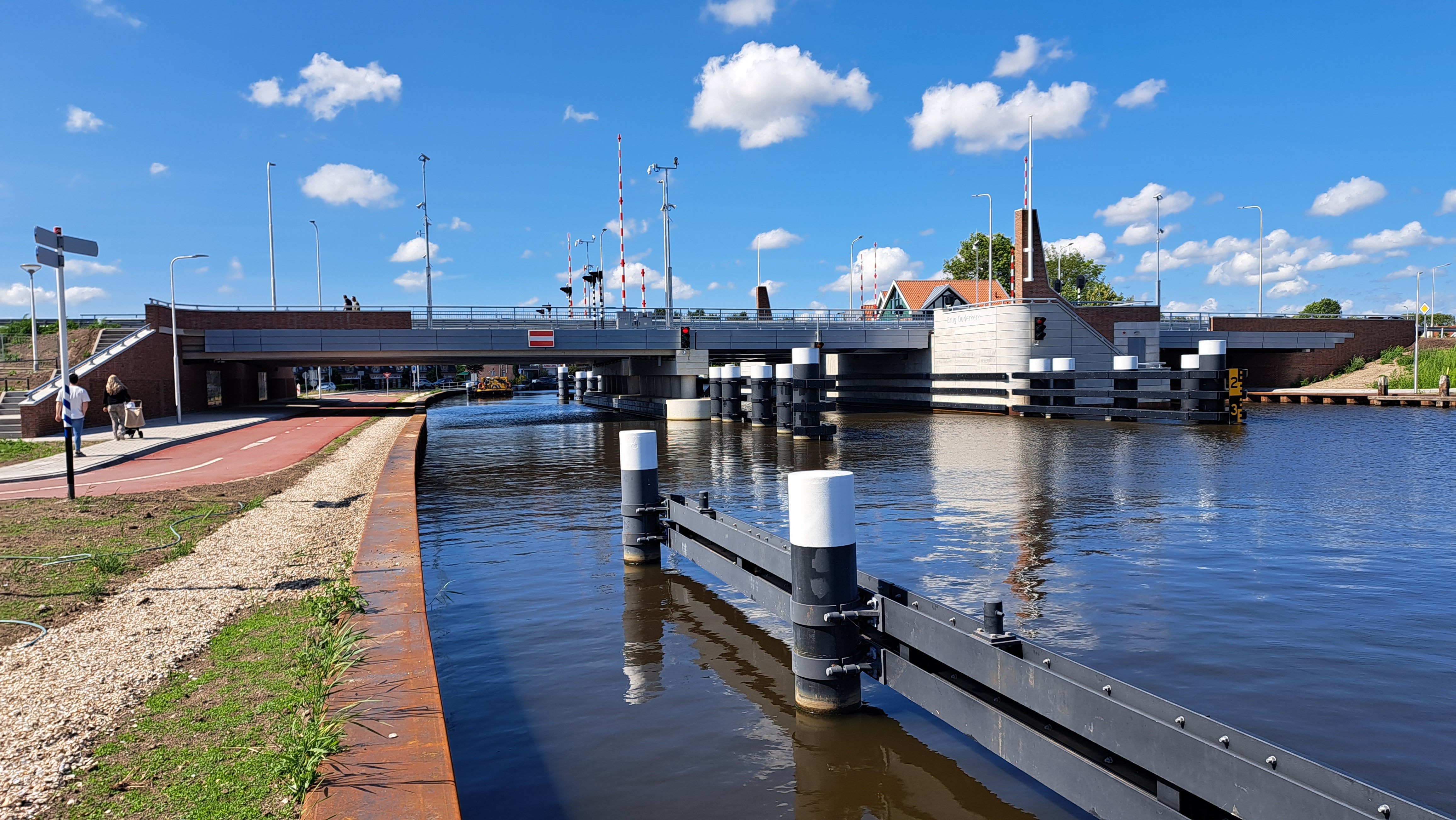 Foto 5: Brug gezien vanaf de Amstelzijde