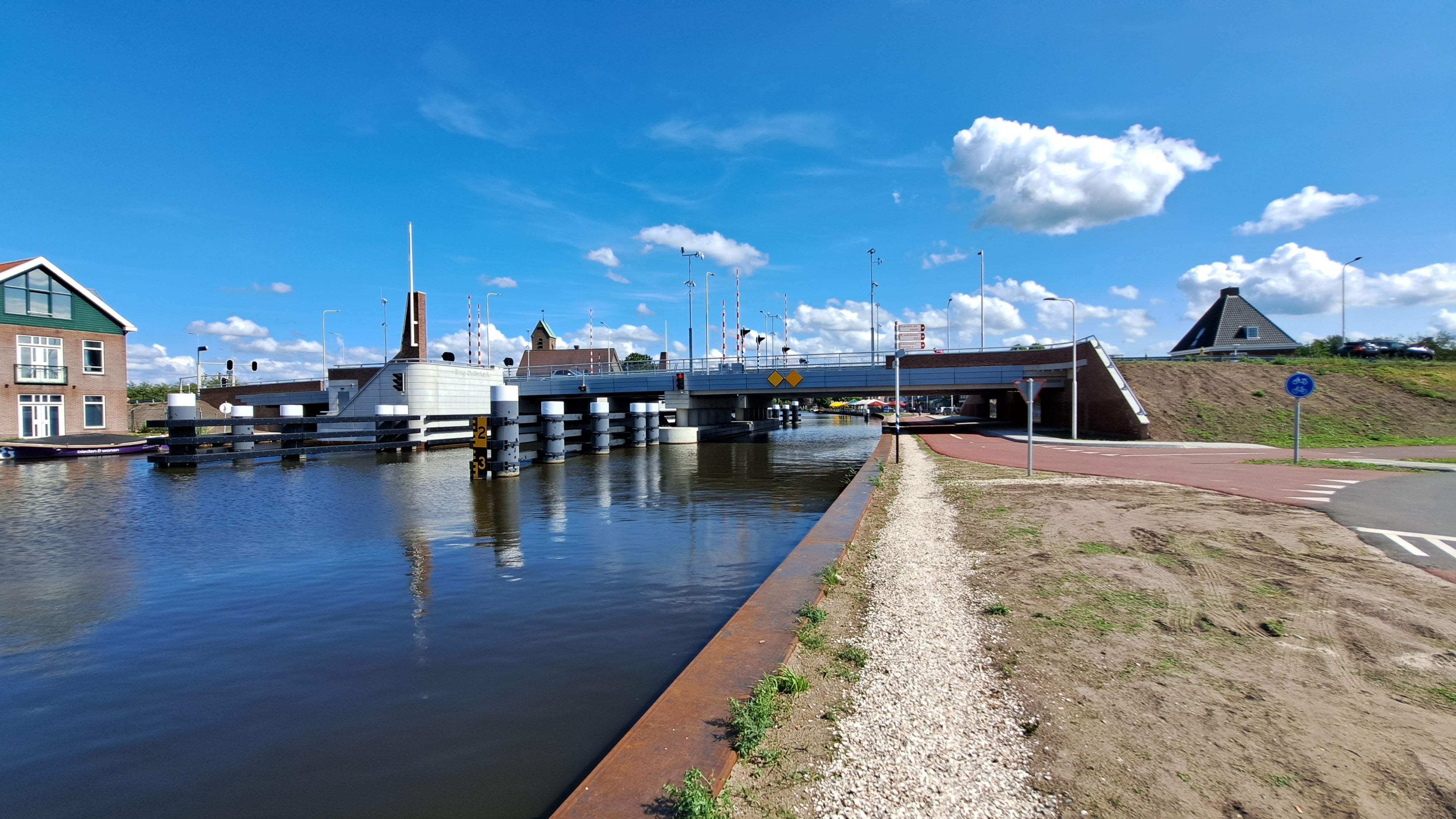 Foto 7: Brug gezien vanaf Amsteldijk-Noord