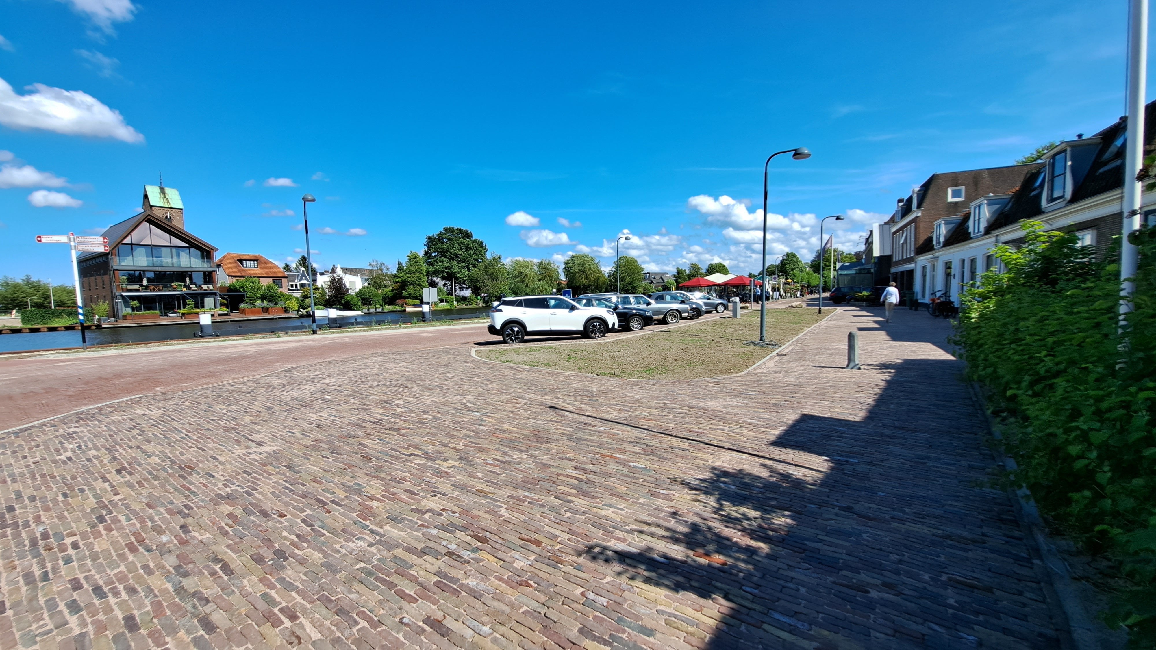 Foto 11: Nieuwe inrichting van de Amstelzijde.