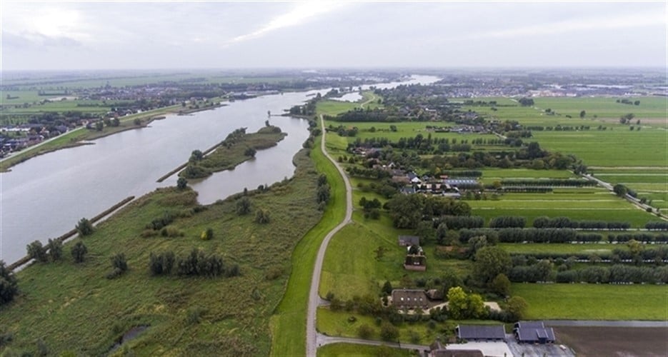 dronefoto van de Lekdijk