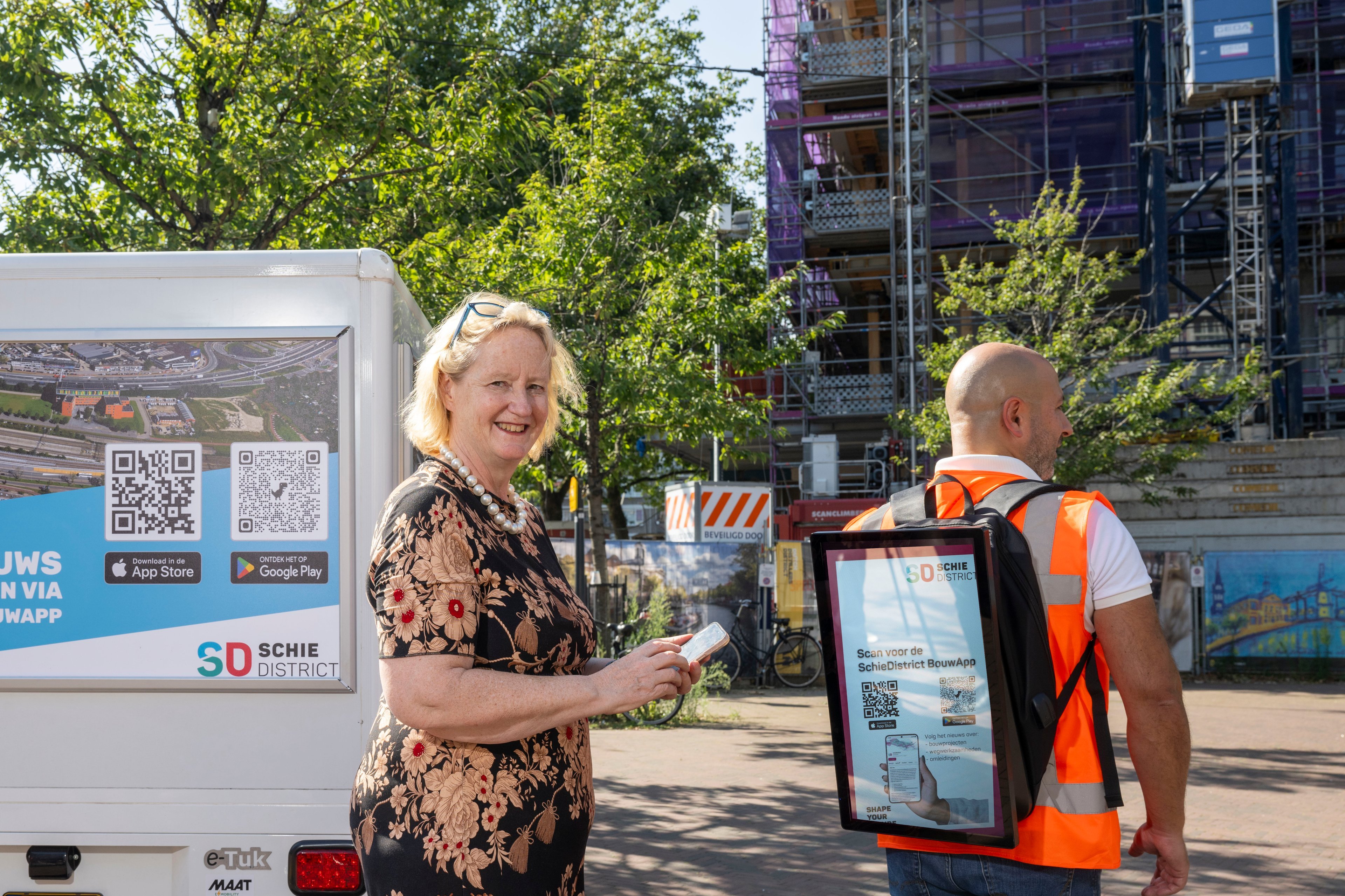 Wethouder Antoinette Laan lanceert de SchieDistrict BouwApp op dinsdag 27 augustus 2024.