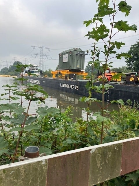 Aankomst megatransformator in haven van RWE, Maasbracht.
