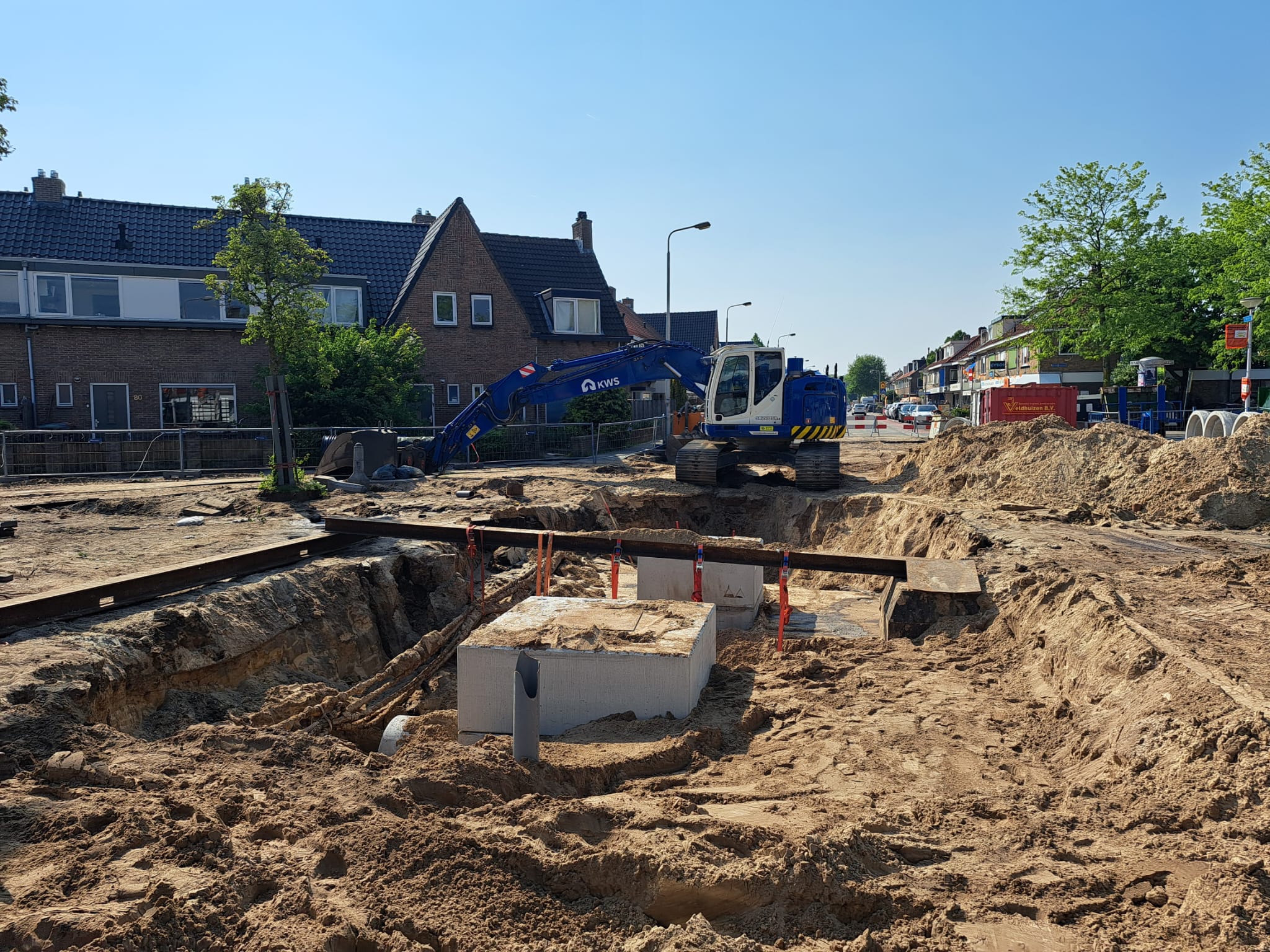 Oude verharding verwijderd en aanleg infiltratieriool.