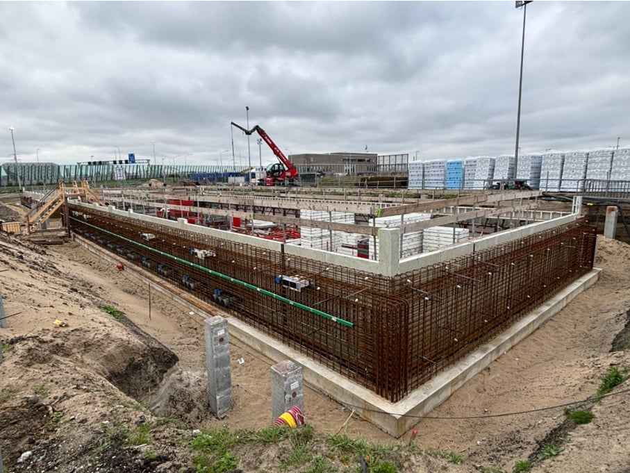 Foto 2: de wapening van de wanden van het tweede gebouw