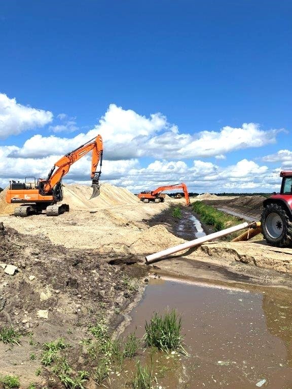 Er worden nieuwe sloten gegraven.