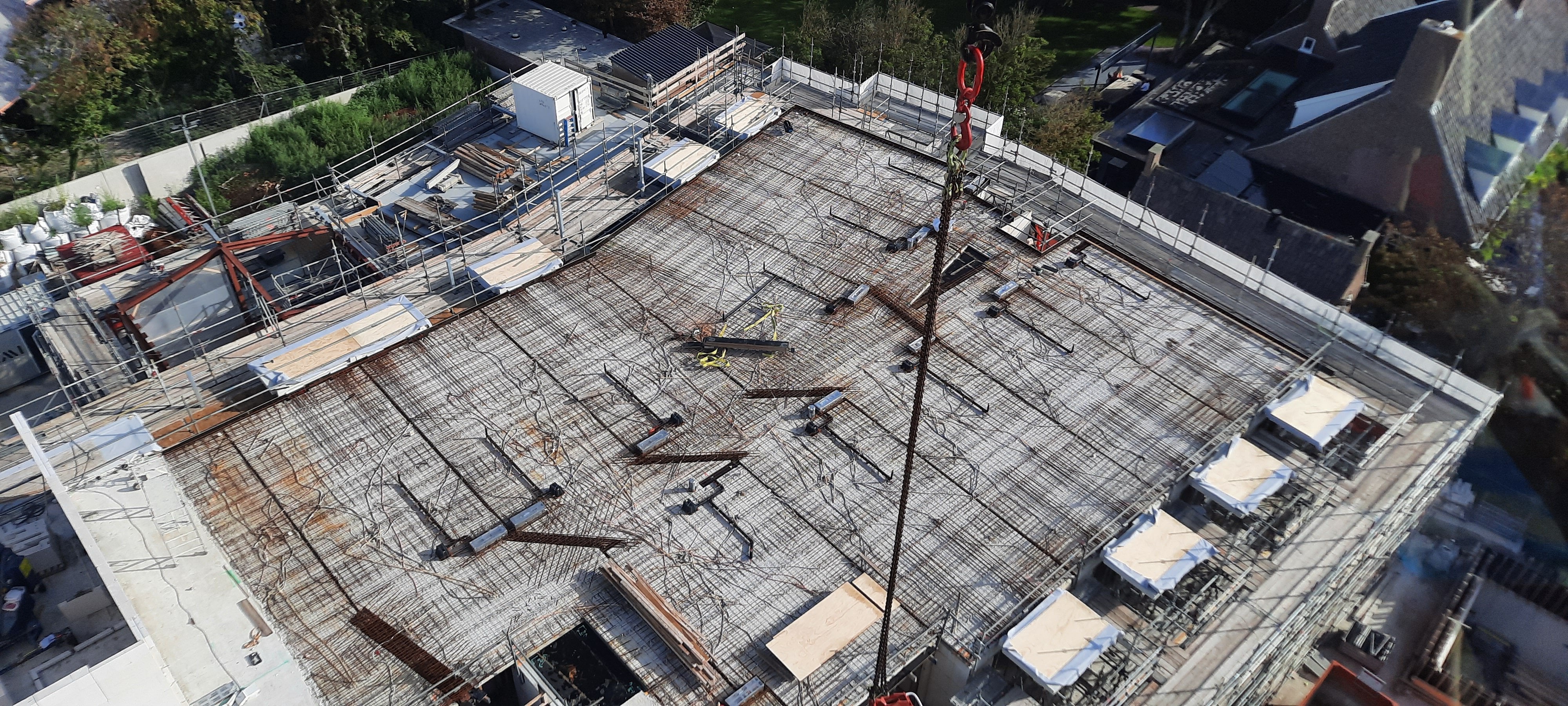 Rechterzijde 2e verdiepingsvloer bijna klaar voor storten van de beton
