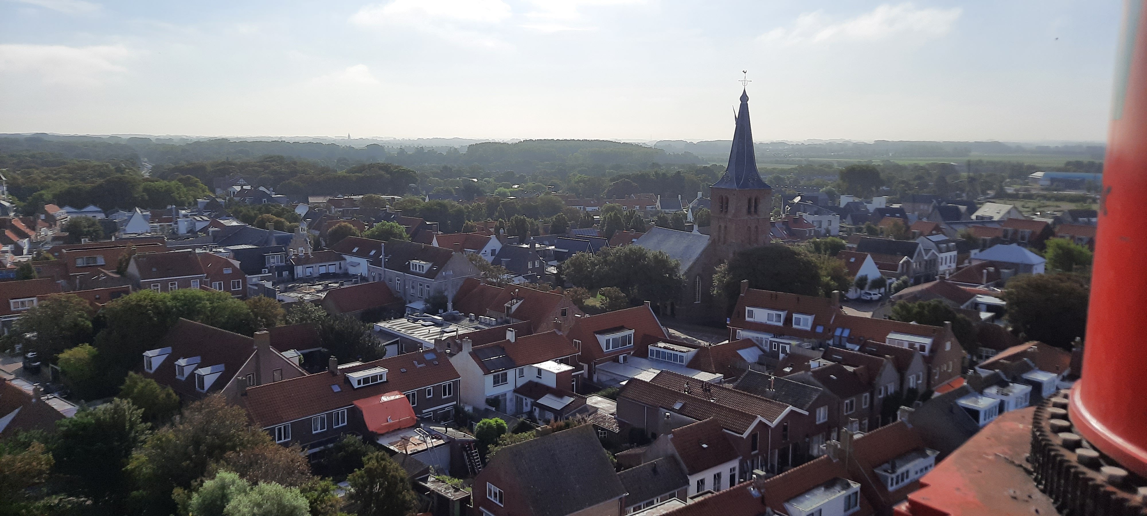 Uitzicht over Domburg richting het dorp vanuit de torenkraan