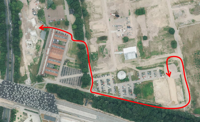 De route van de zandtransporten vanaf het tijdelijke P+R-terrein naar het Frisopark. We zetten verkeersregelaars in om de transporten veilig te begeleiden.