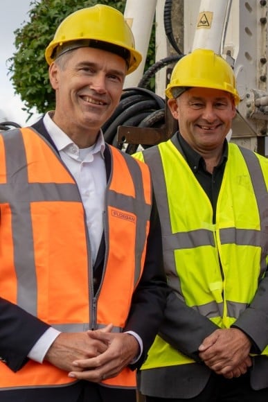 Wethouder Sven Spaargaren, gemeente Aalsmeer, en Arjan van Rijn, Dagelijks Bestuurder waterschap Amstel, Gooi en vecht, AGV 2025