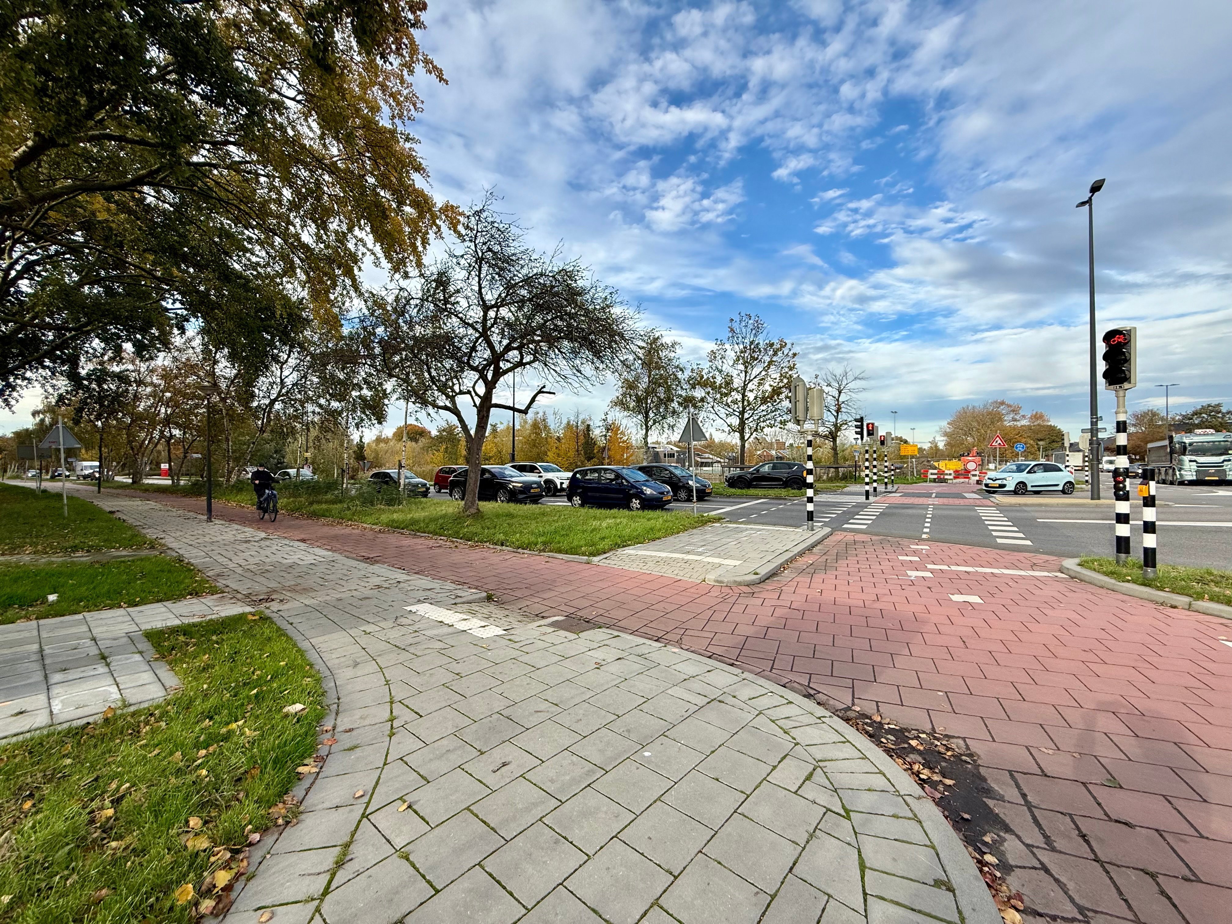 Om de overlast voor de omgeving en het verkeer te beperken, boren we onder de Marnixlaan door.