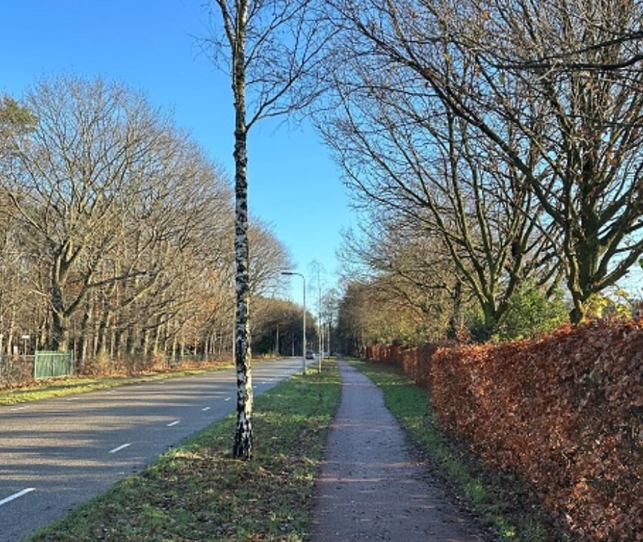 Op de afbeelding is het fietspad van de Gilzerbaan te zien.