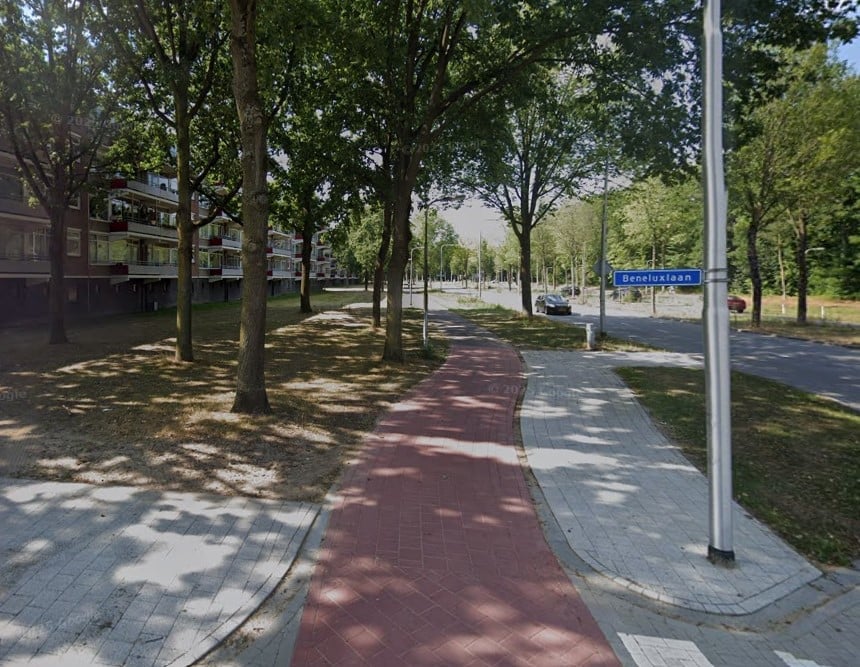 Op de afbeelding is het fietspad van de Rueckertbaan te zien die verbreed gaat worden.