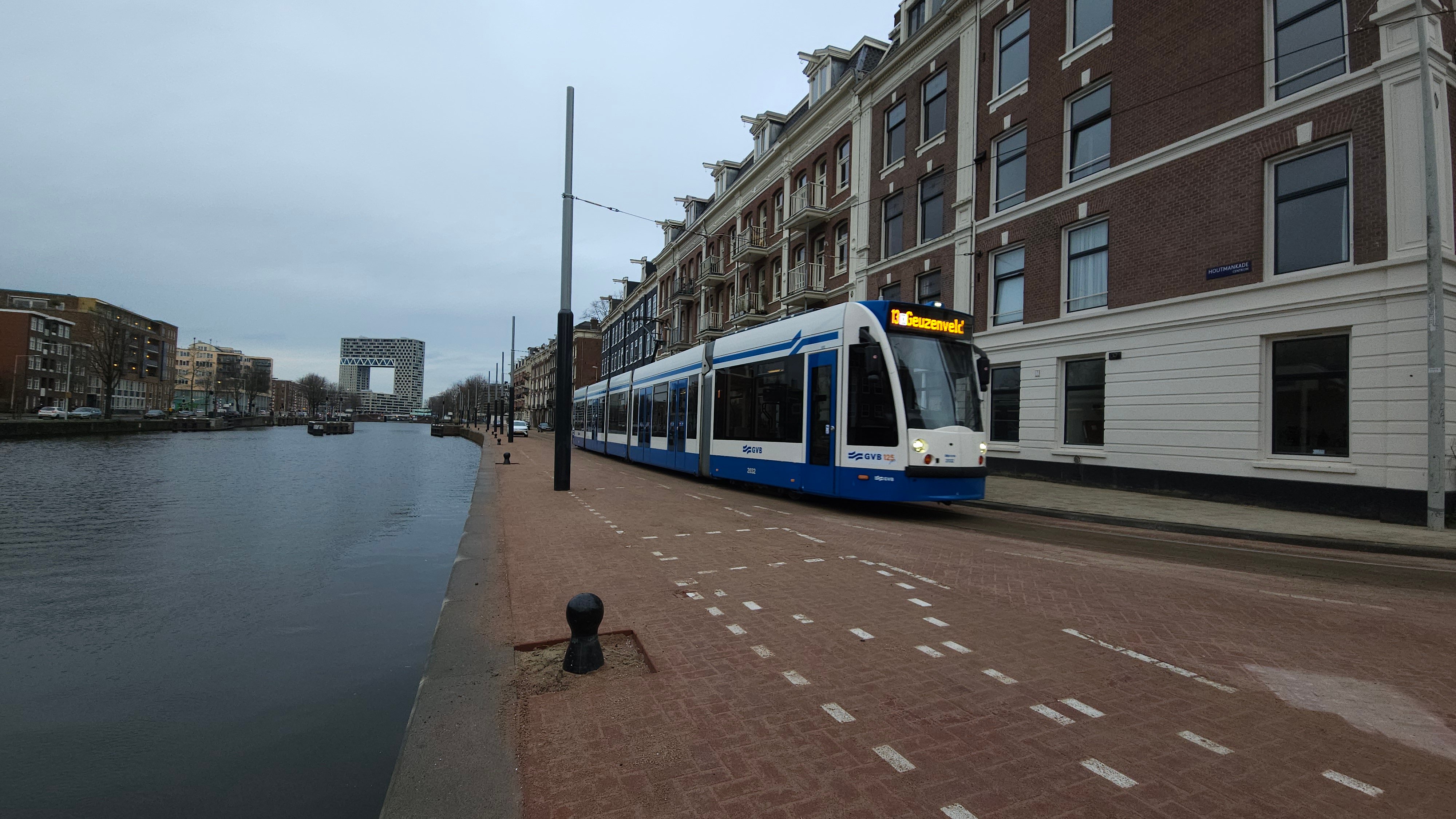 Tram op de Houtmankade.
