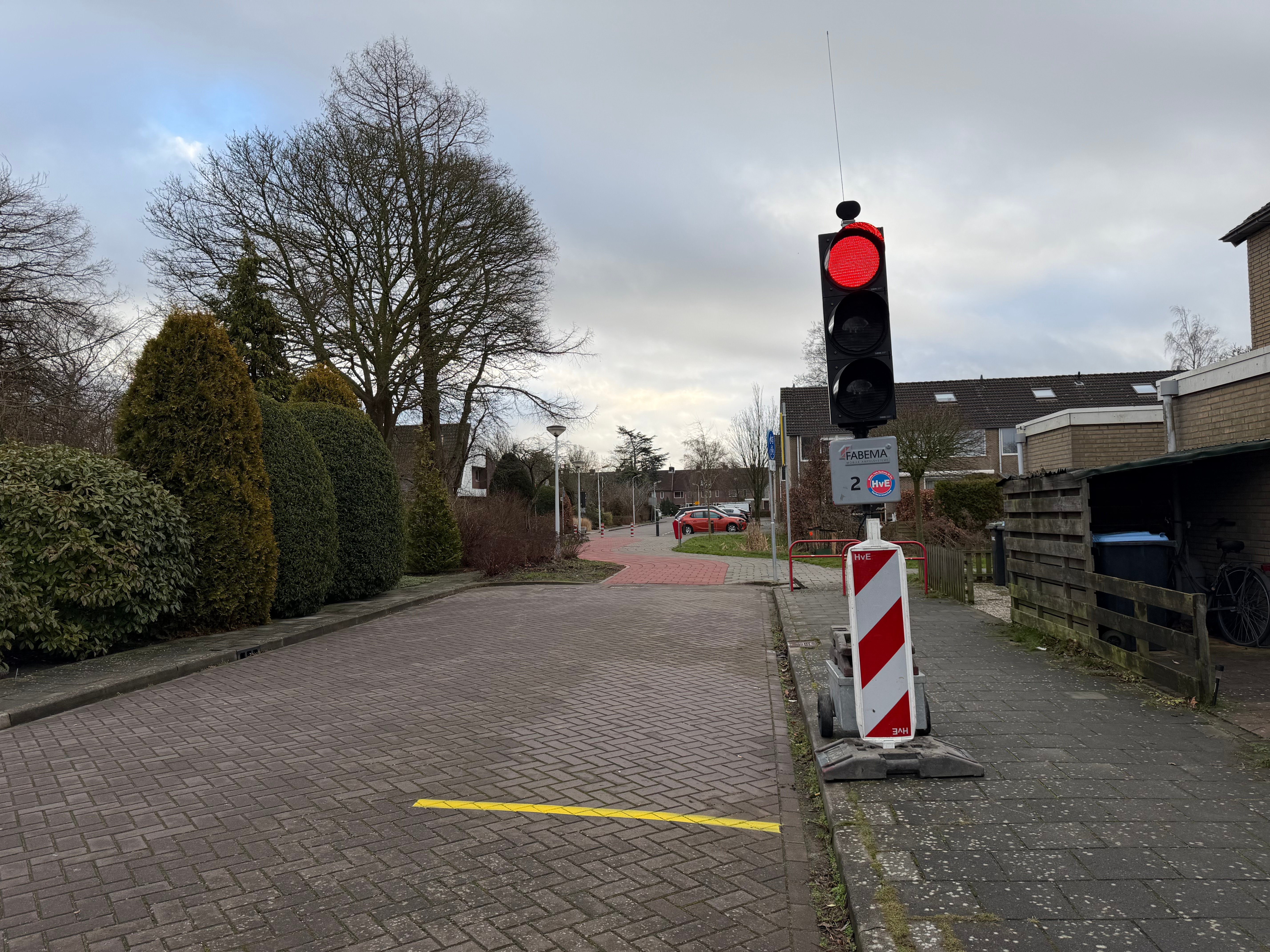 Omleidingsroute vanaf zijde Marslaan. VRI en stopstreep.
