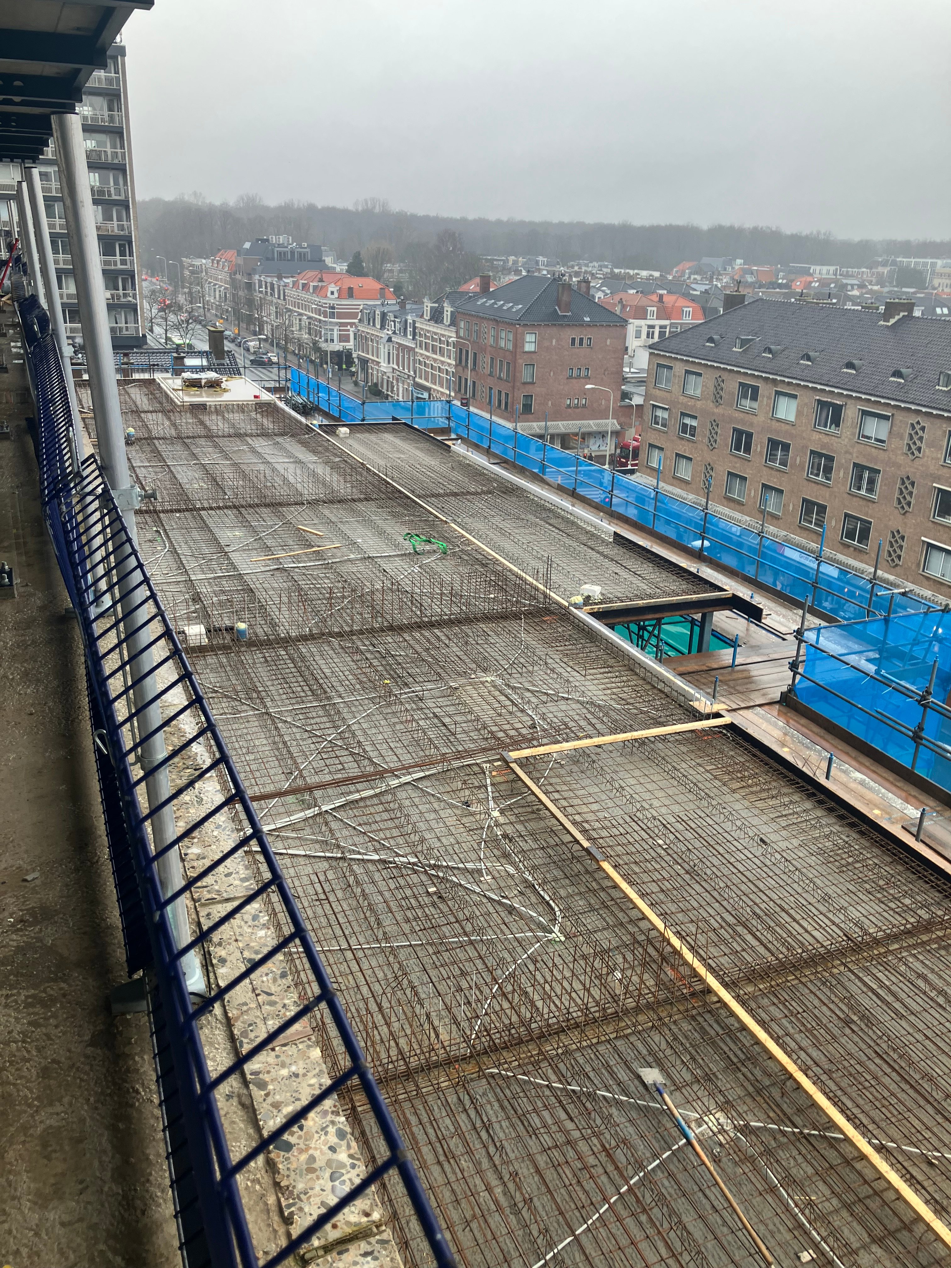 Het deel van de vierde verdiepingsvloer dat nog moet gestort worden.