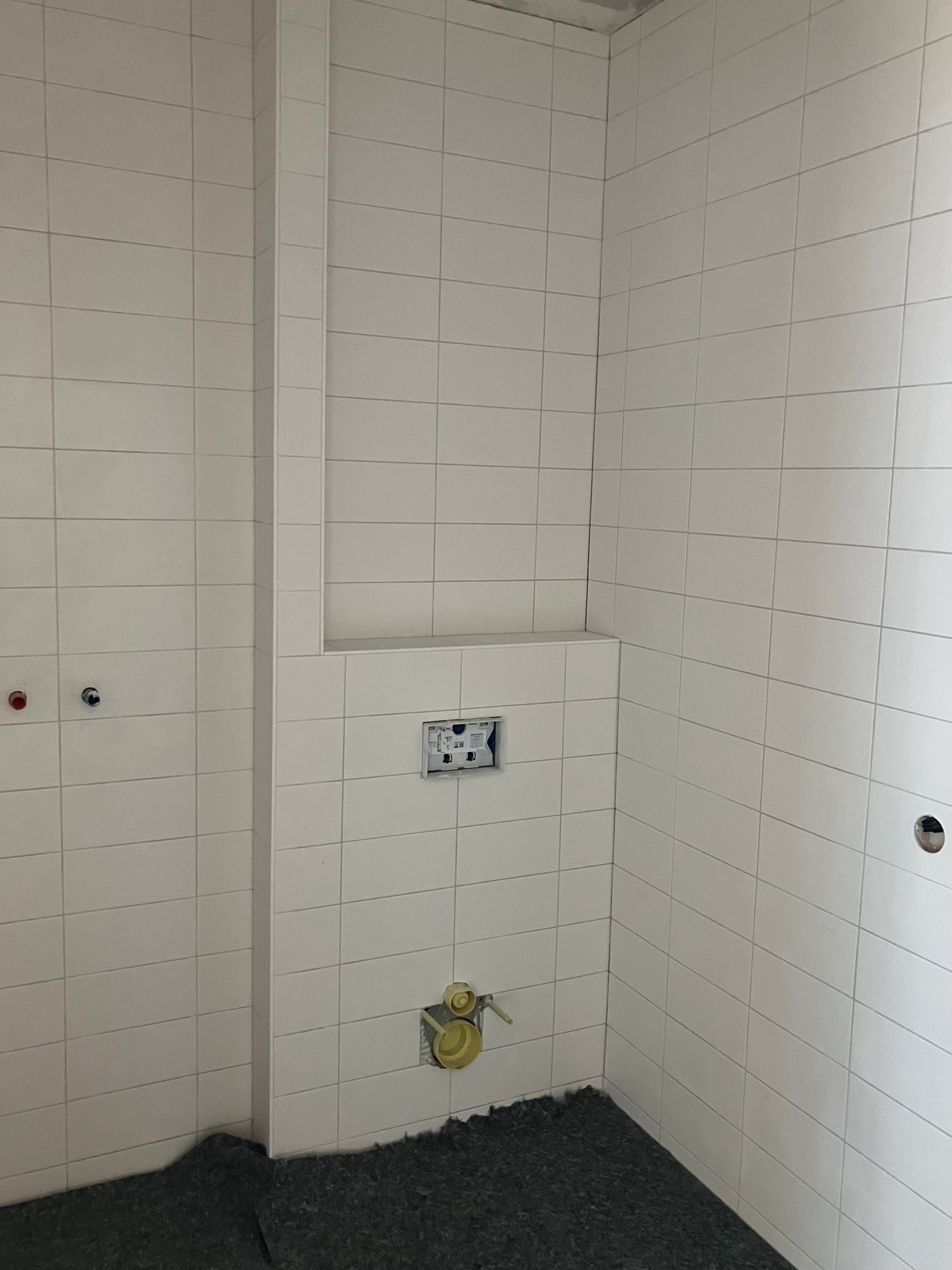 Tegelwerk badkamers.