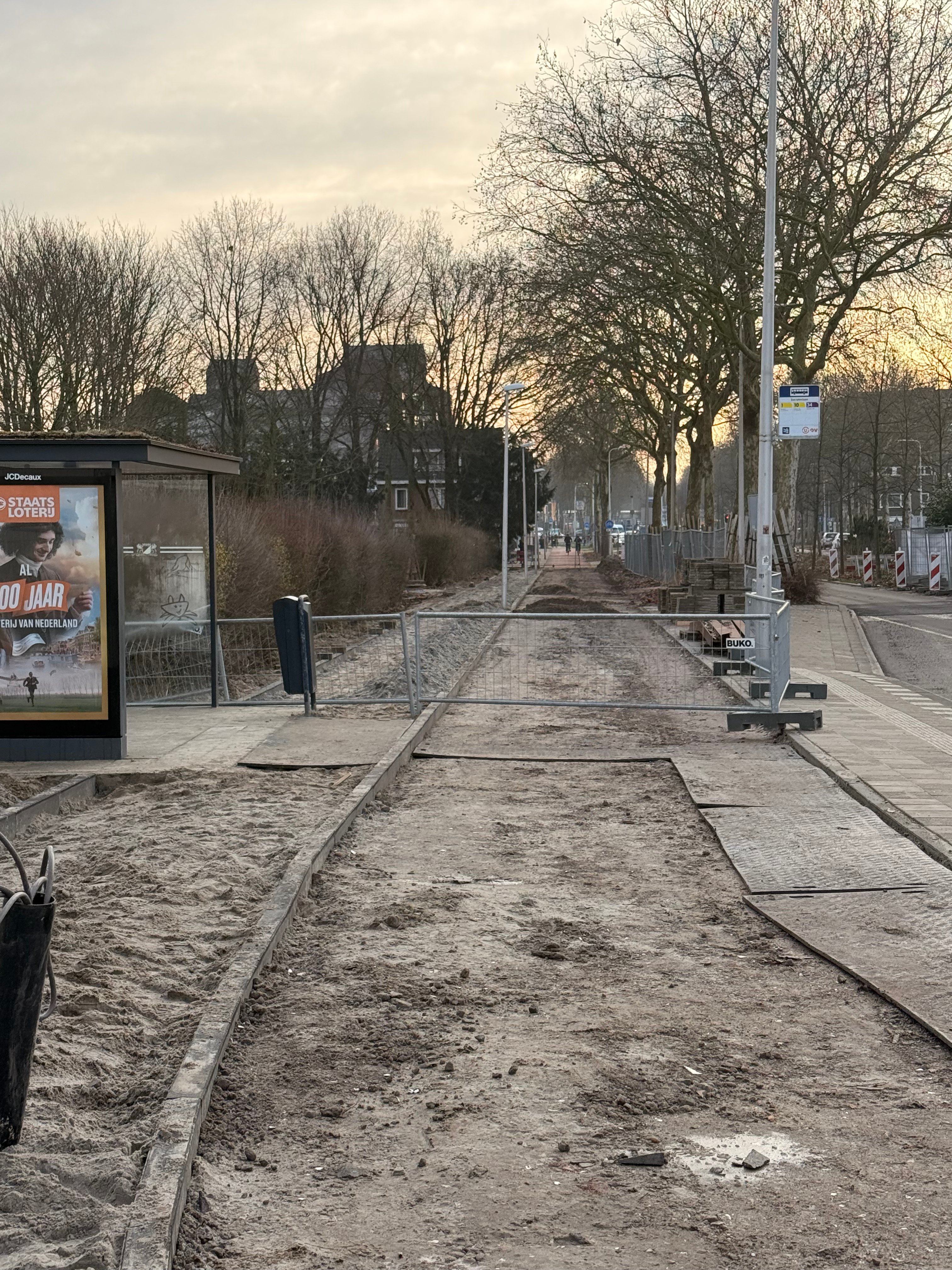 Werkzaamheden aan de noordkant van het fietspad op 't Goylaan