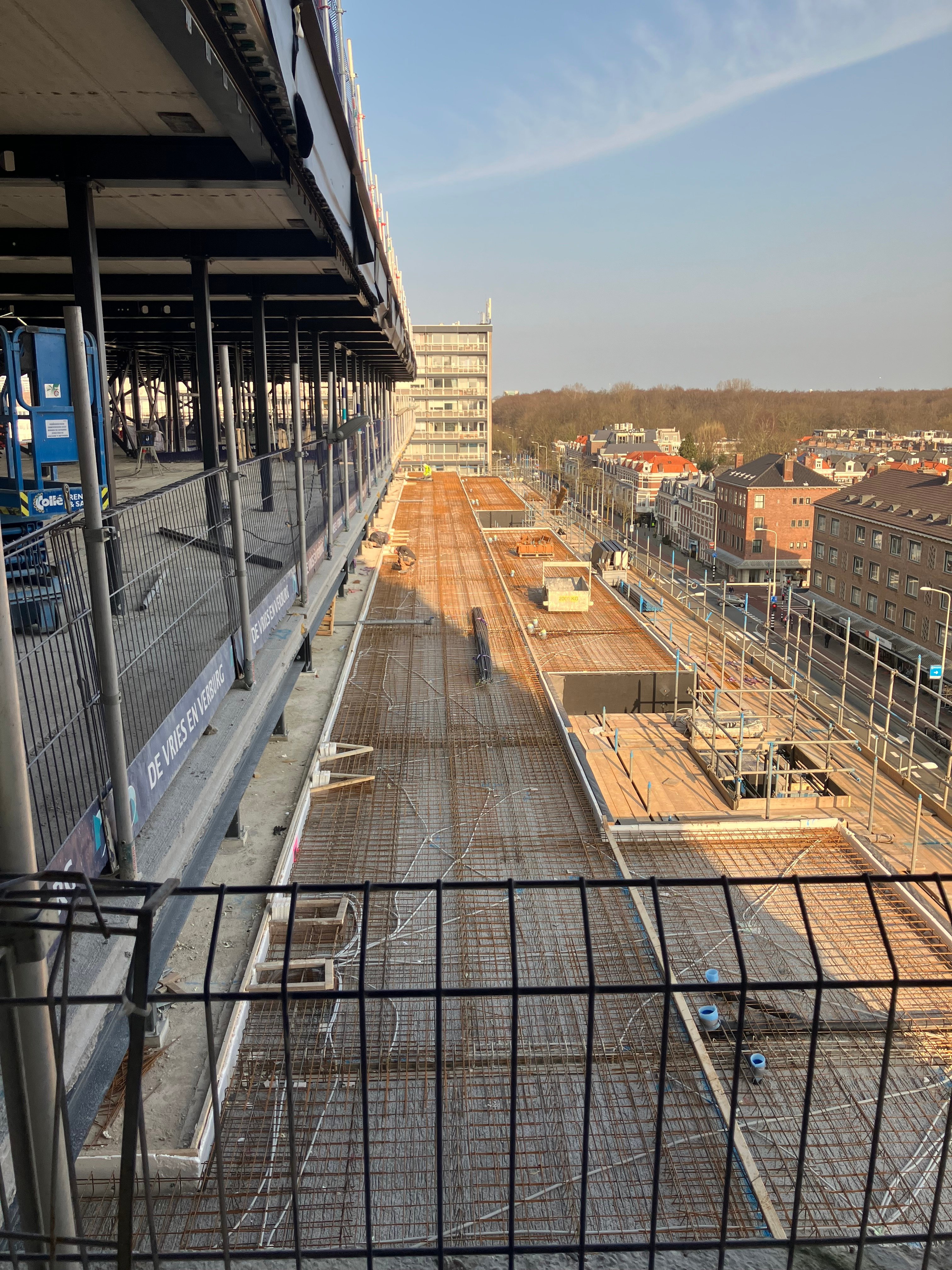 5e verdieping van de uitbreiding aan de Laan van Nieuw Oost-Indië zijde.