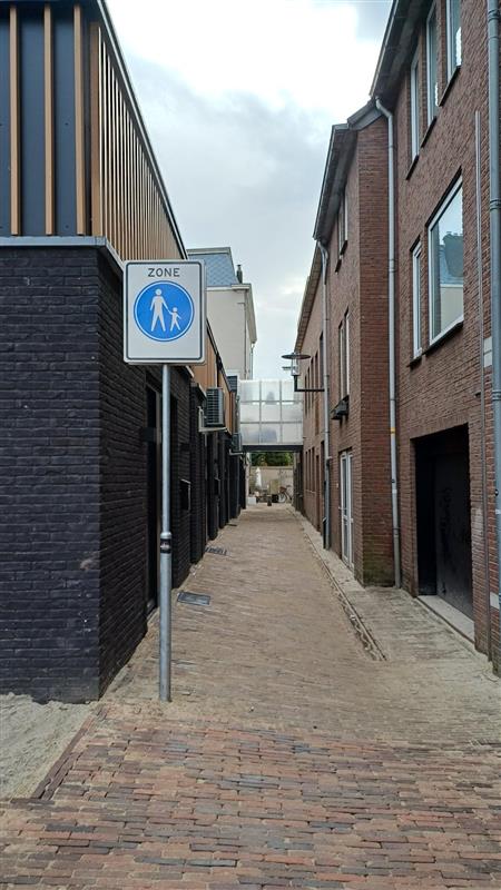 Op de afbeelding ziet u het aangepaste Zoutkeetsteegje.