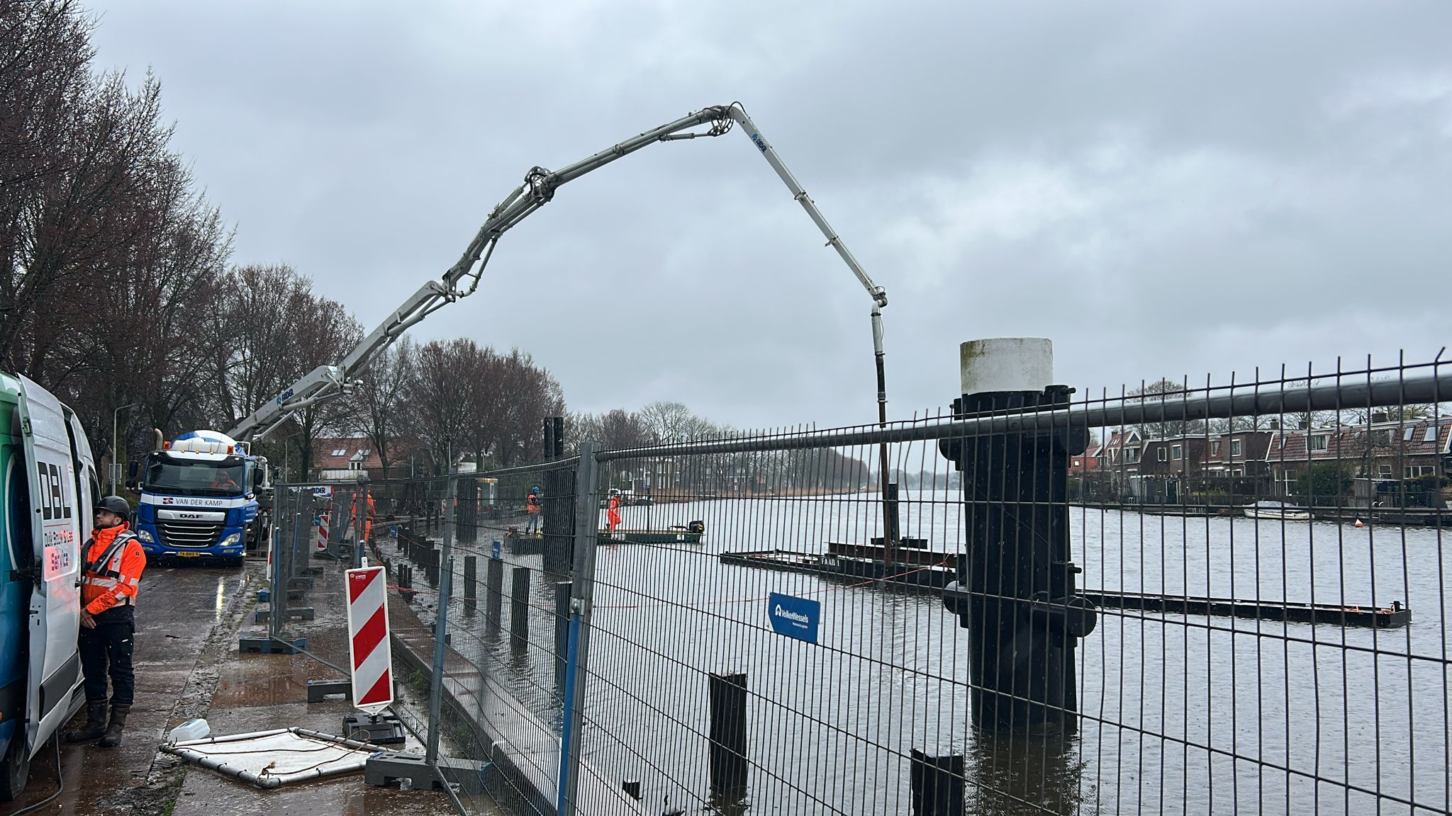 Foto 4: De bouwhekken blijven nog staan tot en met 20 maart.