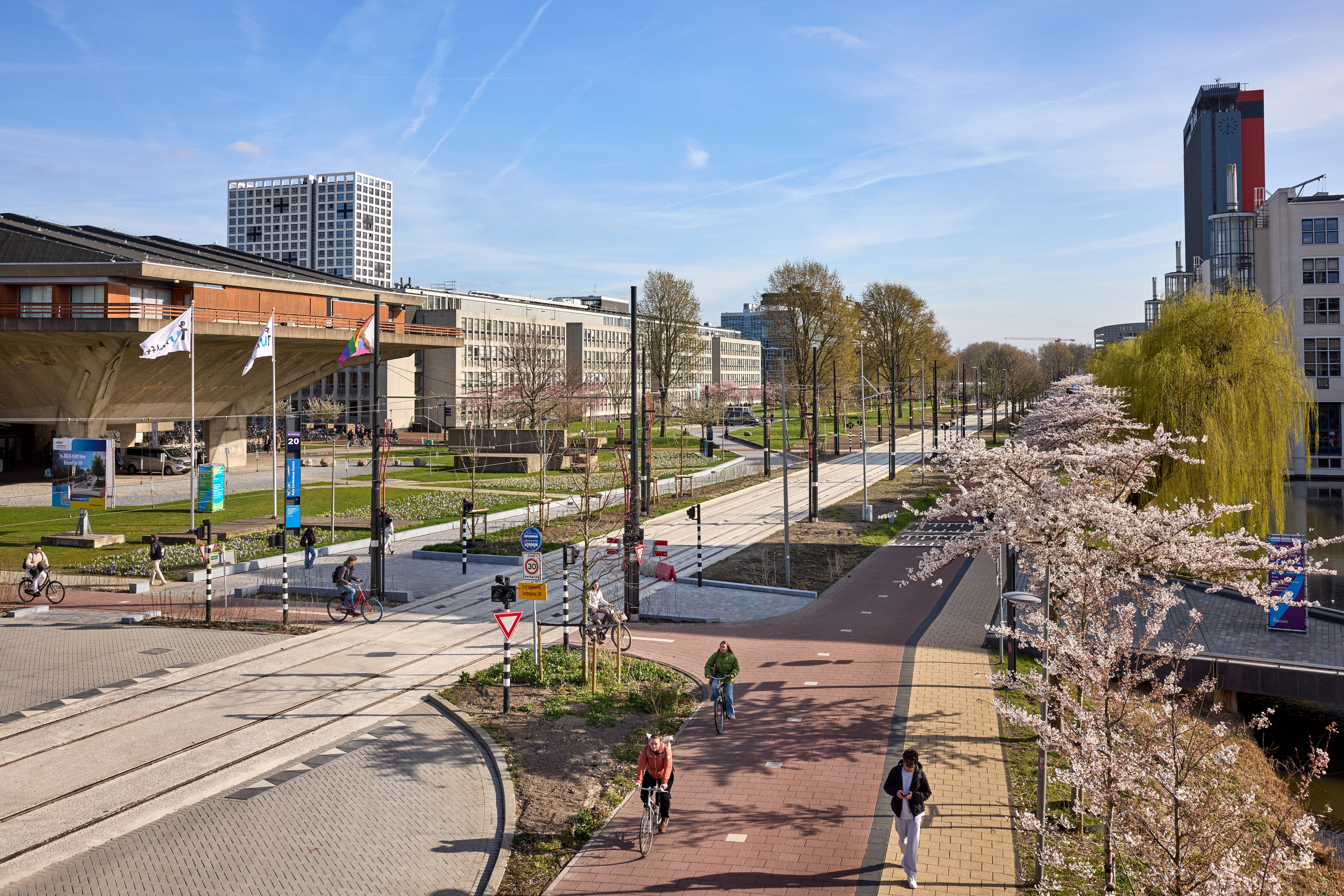 Overzicht over de baan, links Aula