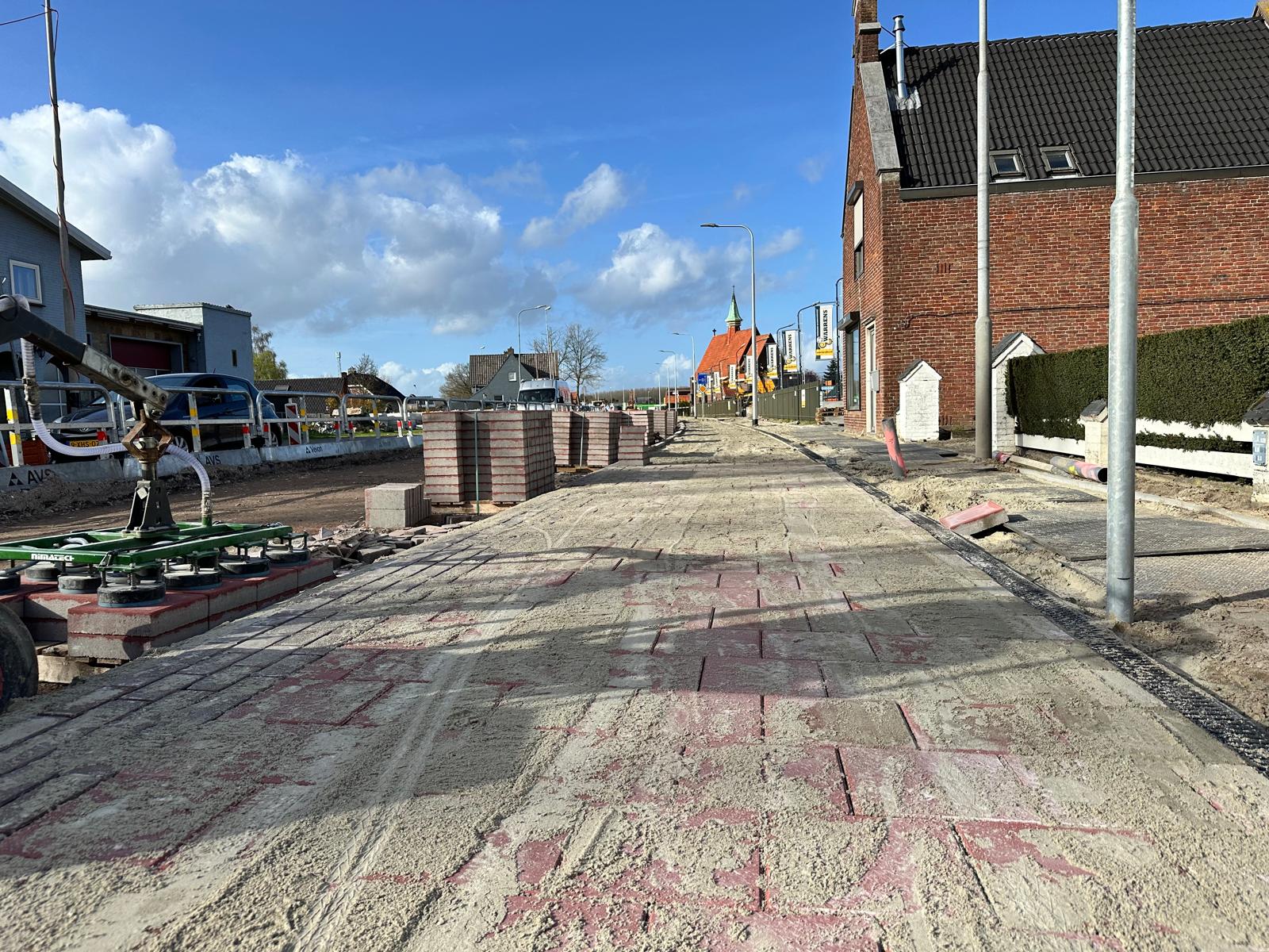 Het nieuwe voet-fietspad ligt aan de oostzijde van het werkvak!