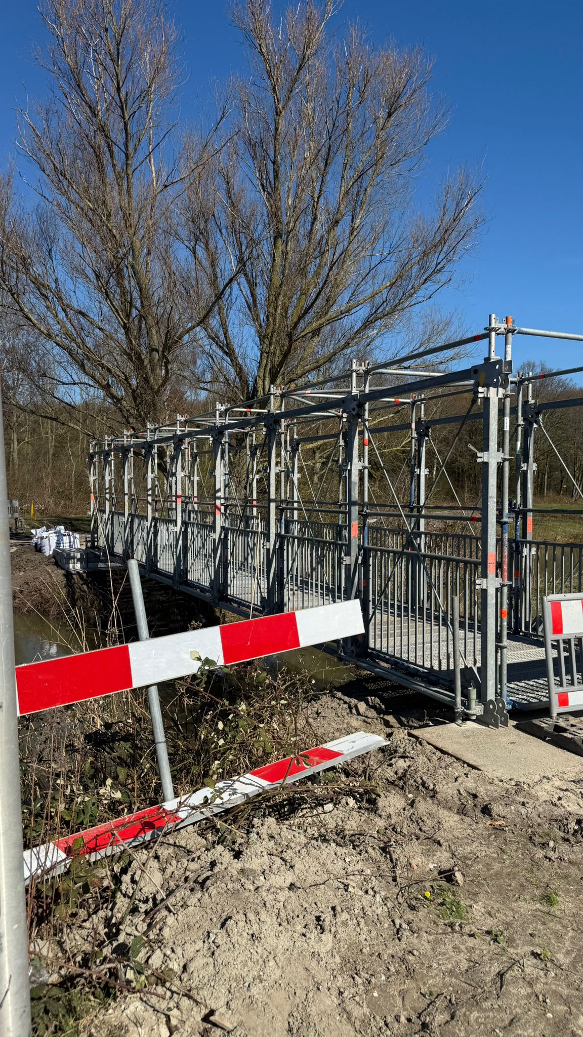 Foto tijdelijke brug