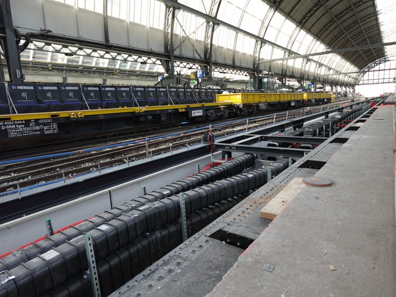 Verbreding perron 5 in volle gang.
