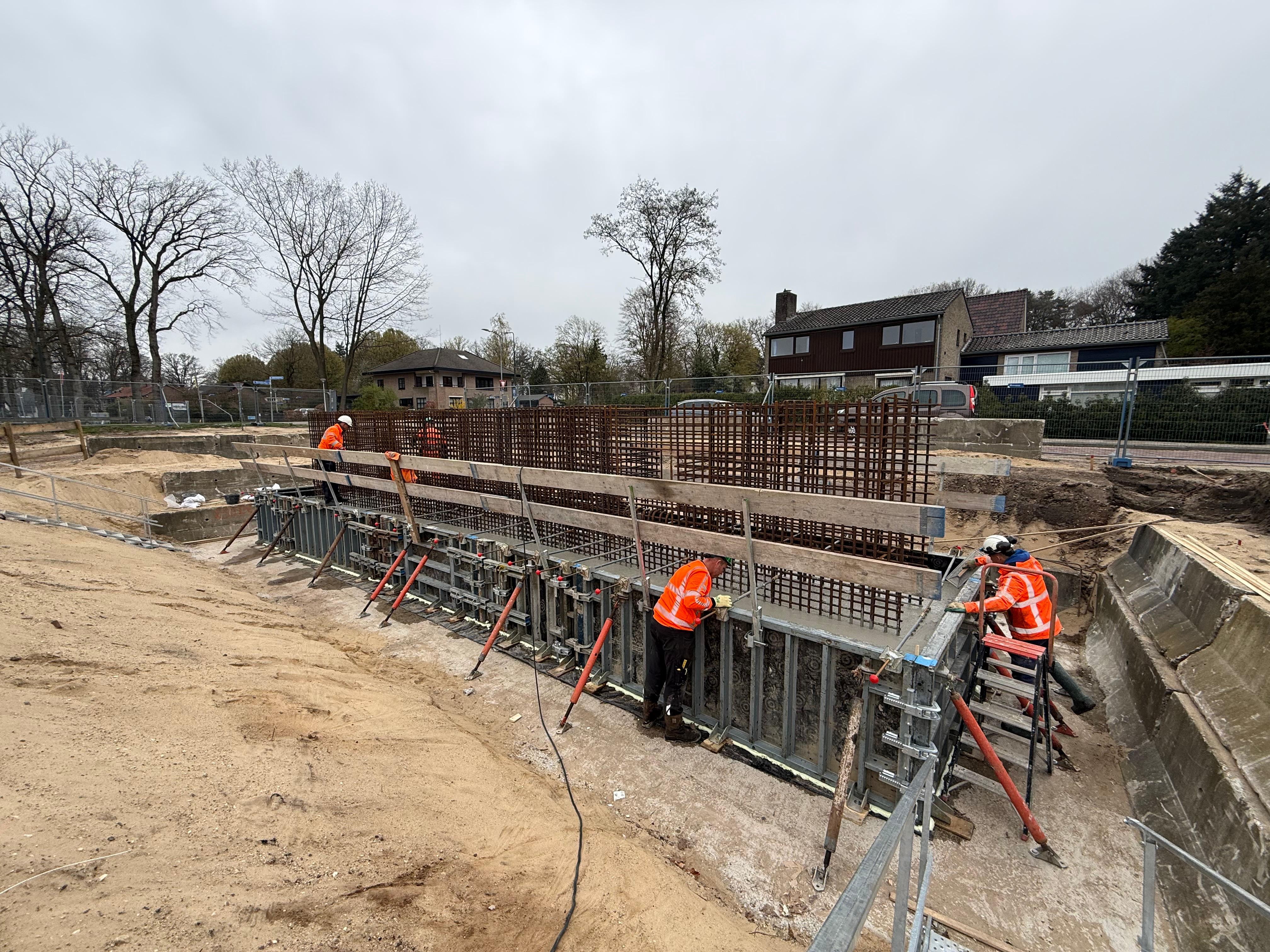 Eerste stort constructiebeton voor het tussensteunpunt