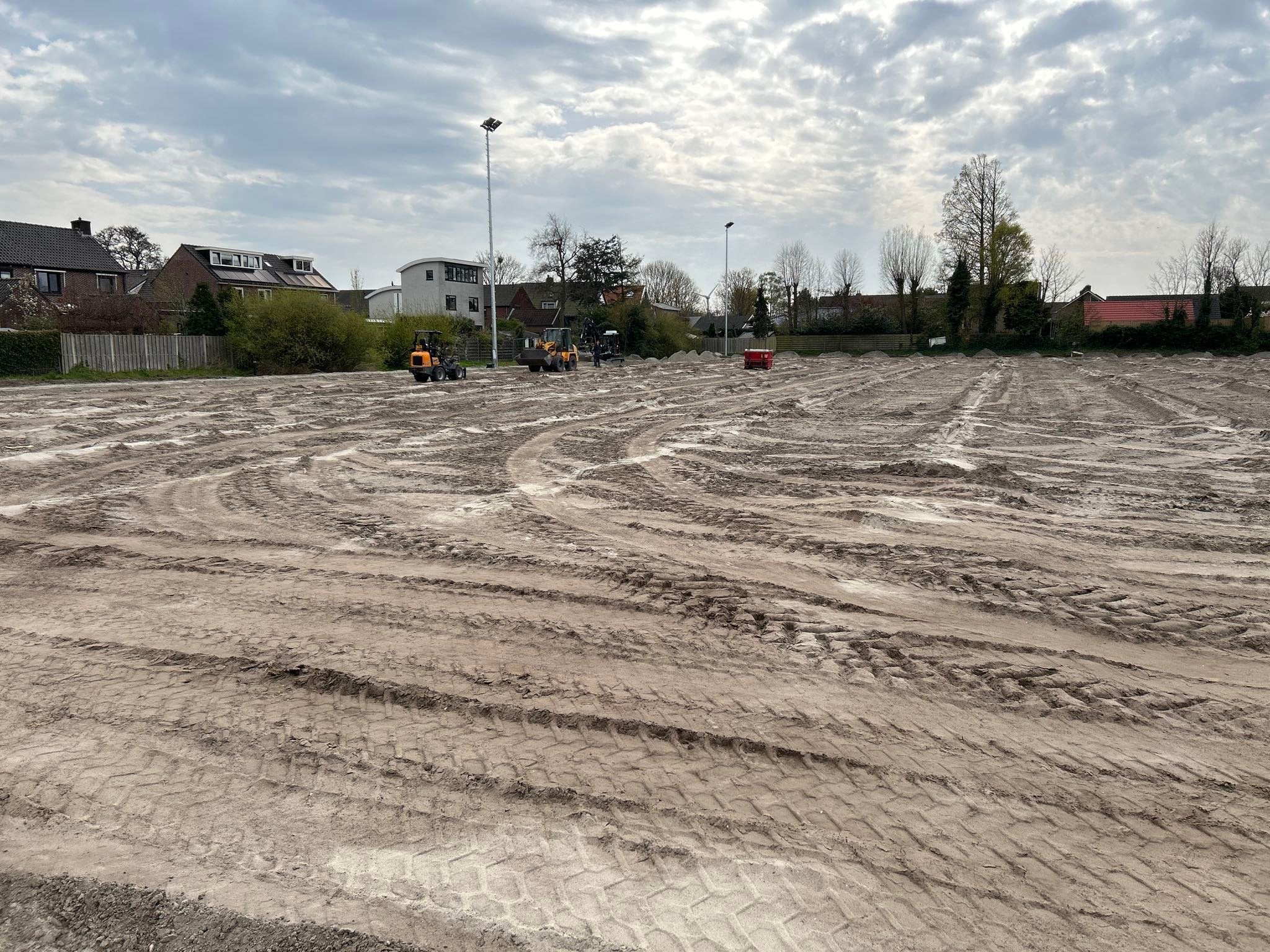 Grondwerk op het hoofdveld.