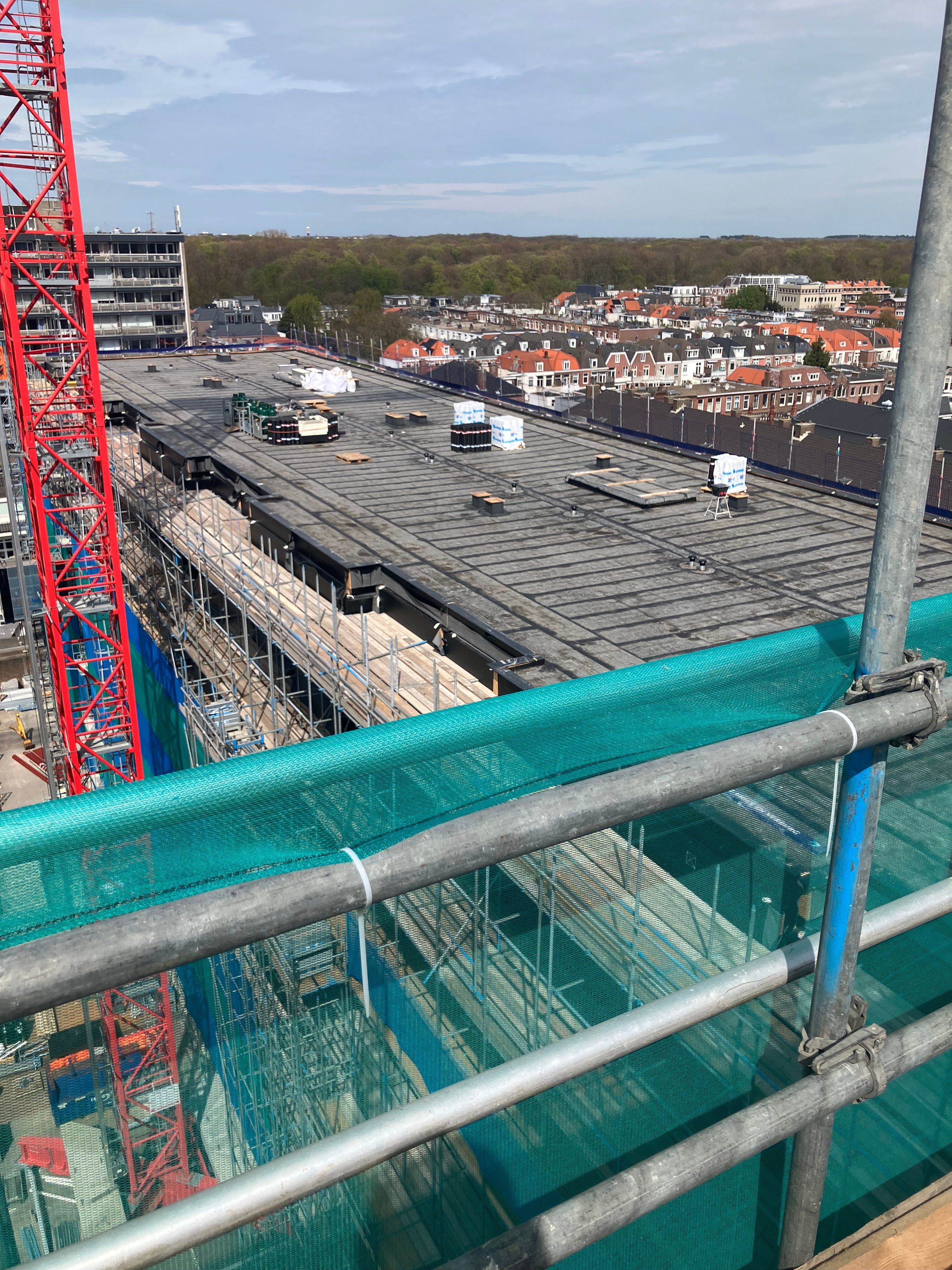 Het dak van de laagbouw.