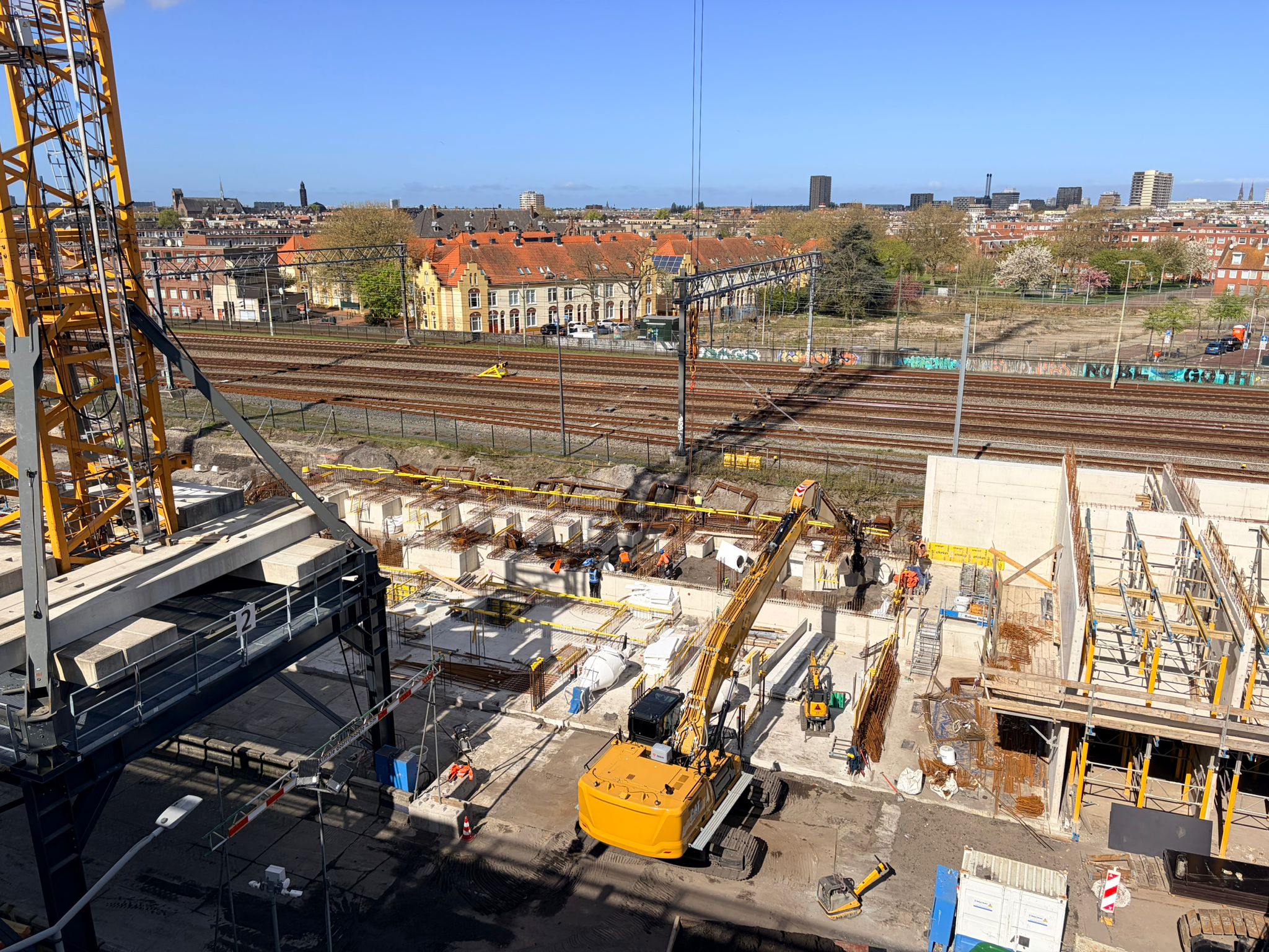 Toren 2: Aanvullen van grond voor het hoge deel van de begane grond