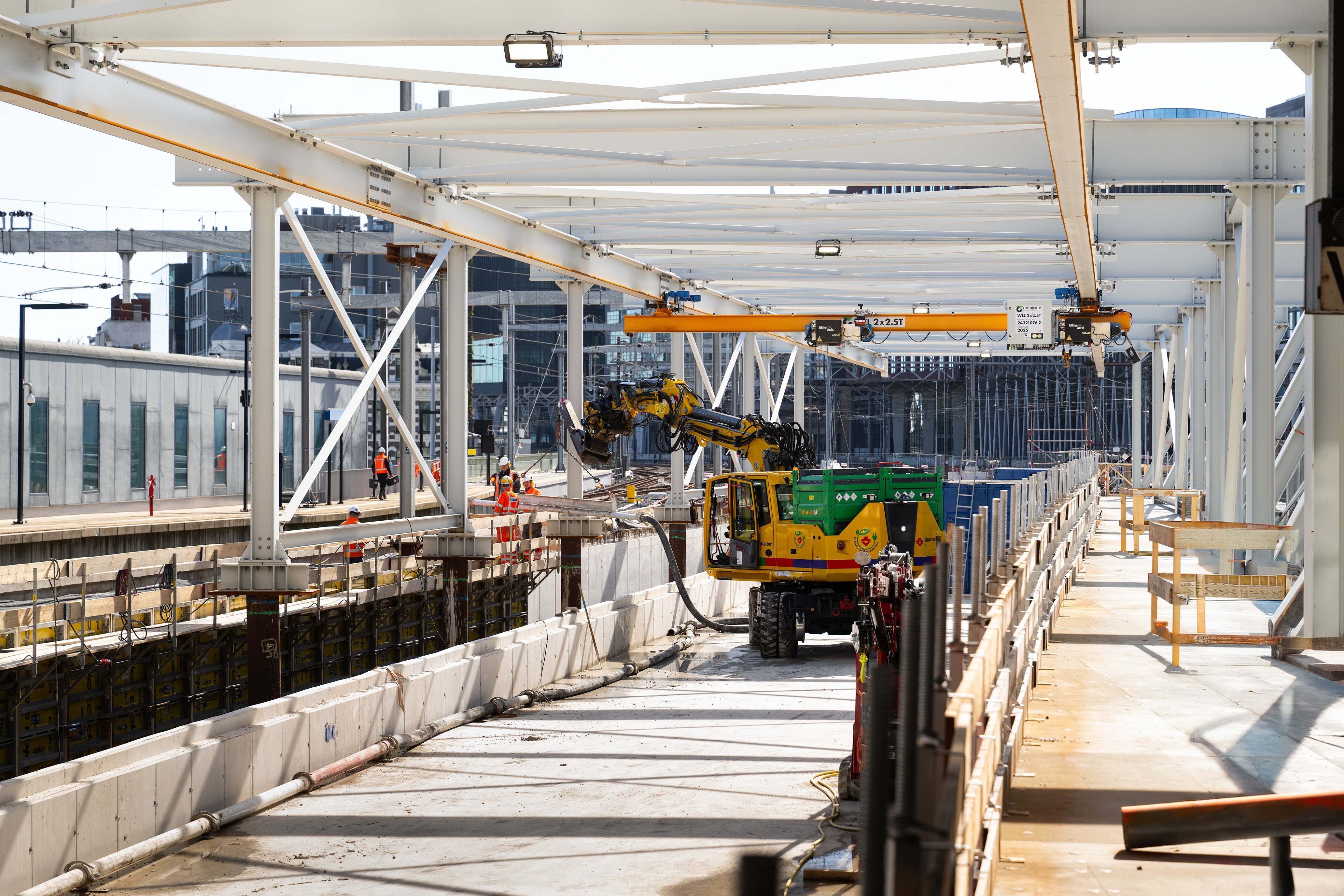 Betonstort m.b.v. een krol.