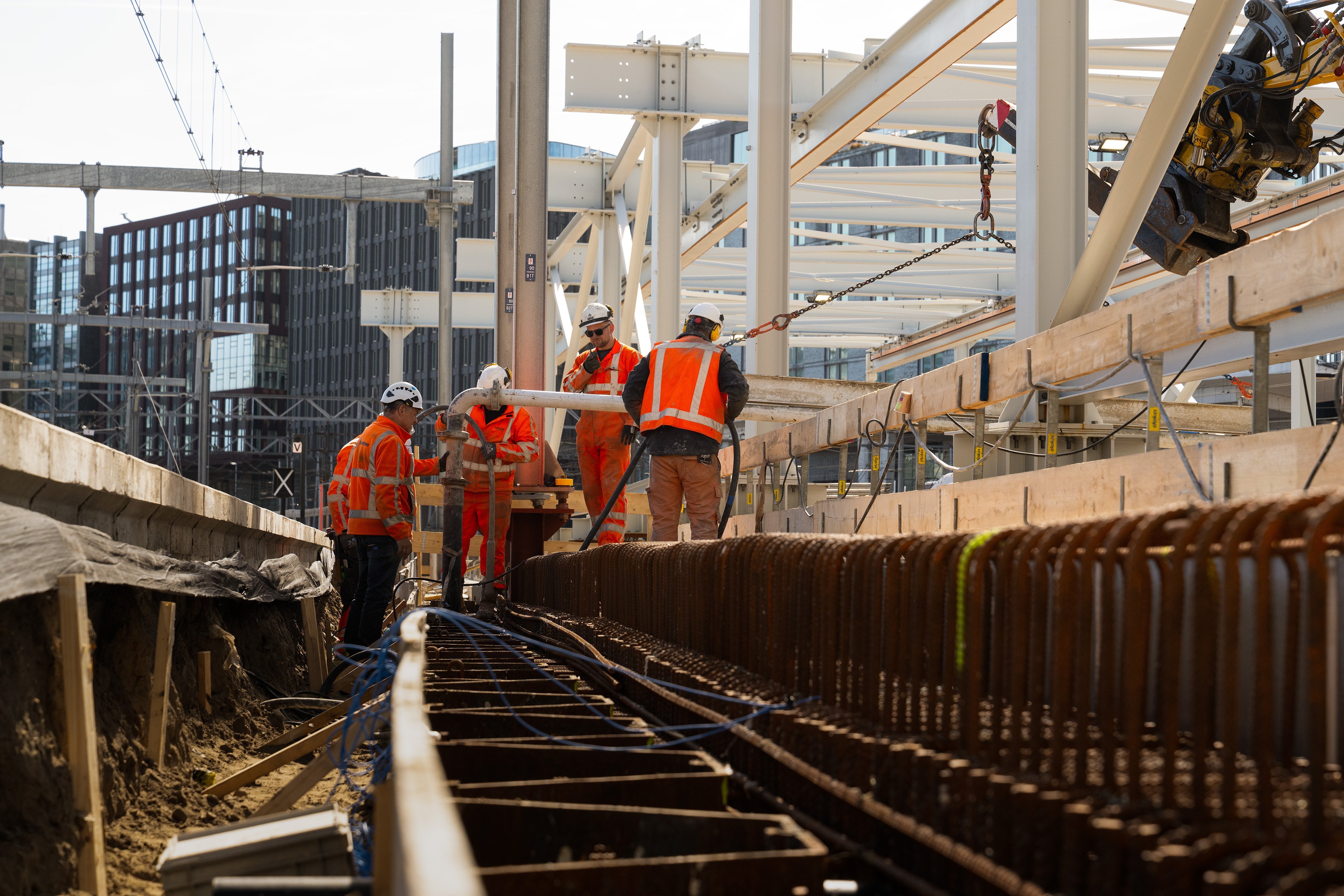 Hier is de stort beter te zien vanaf het vlechtwerk en de damwand.