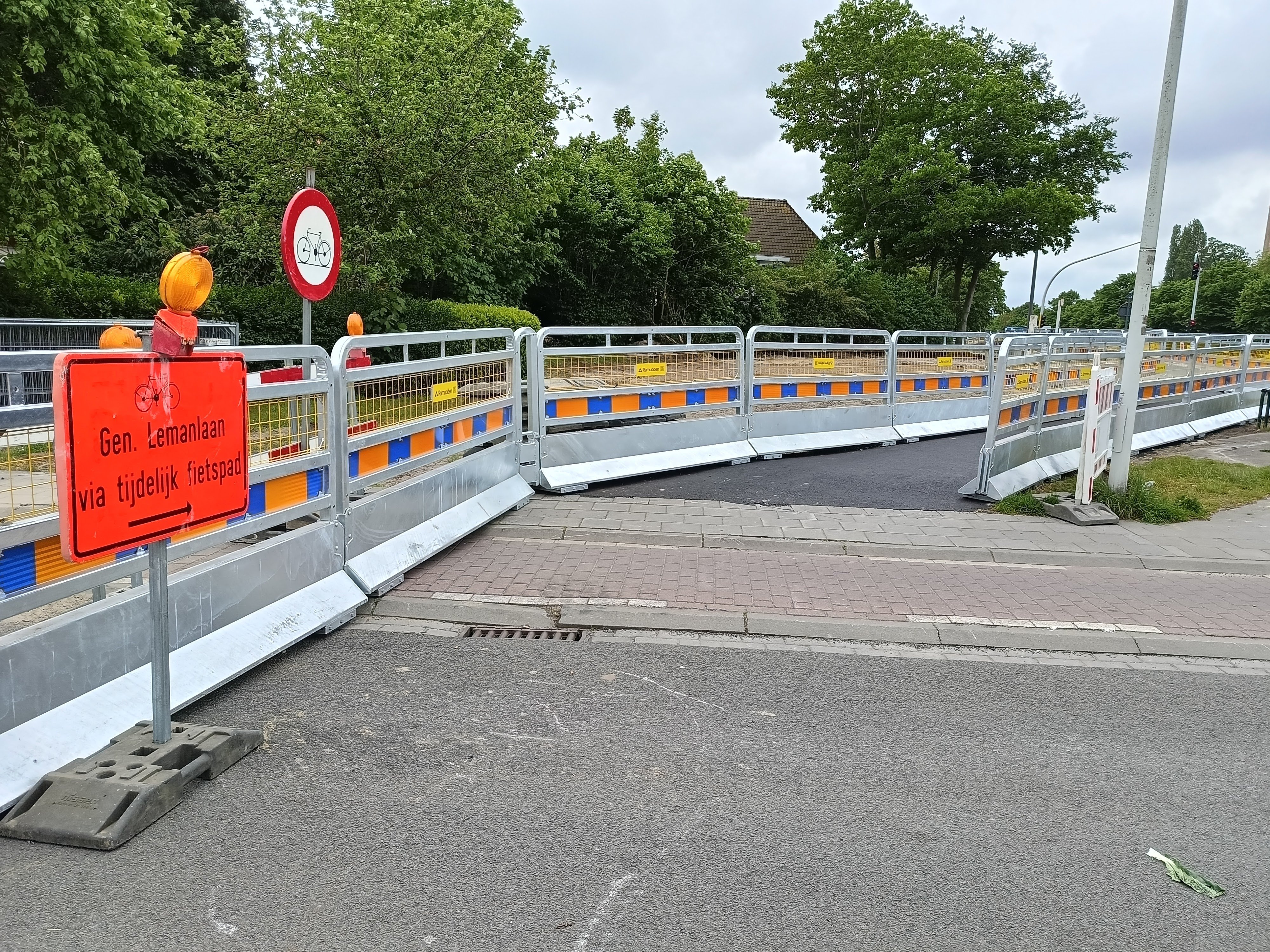 Fietsdoorsteek richting 'Kleine' Generaal Lemanlaan