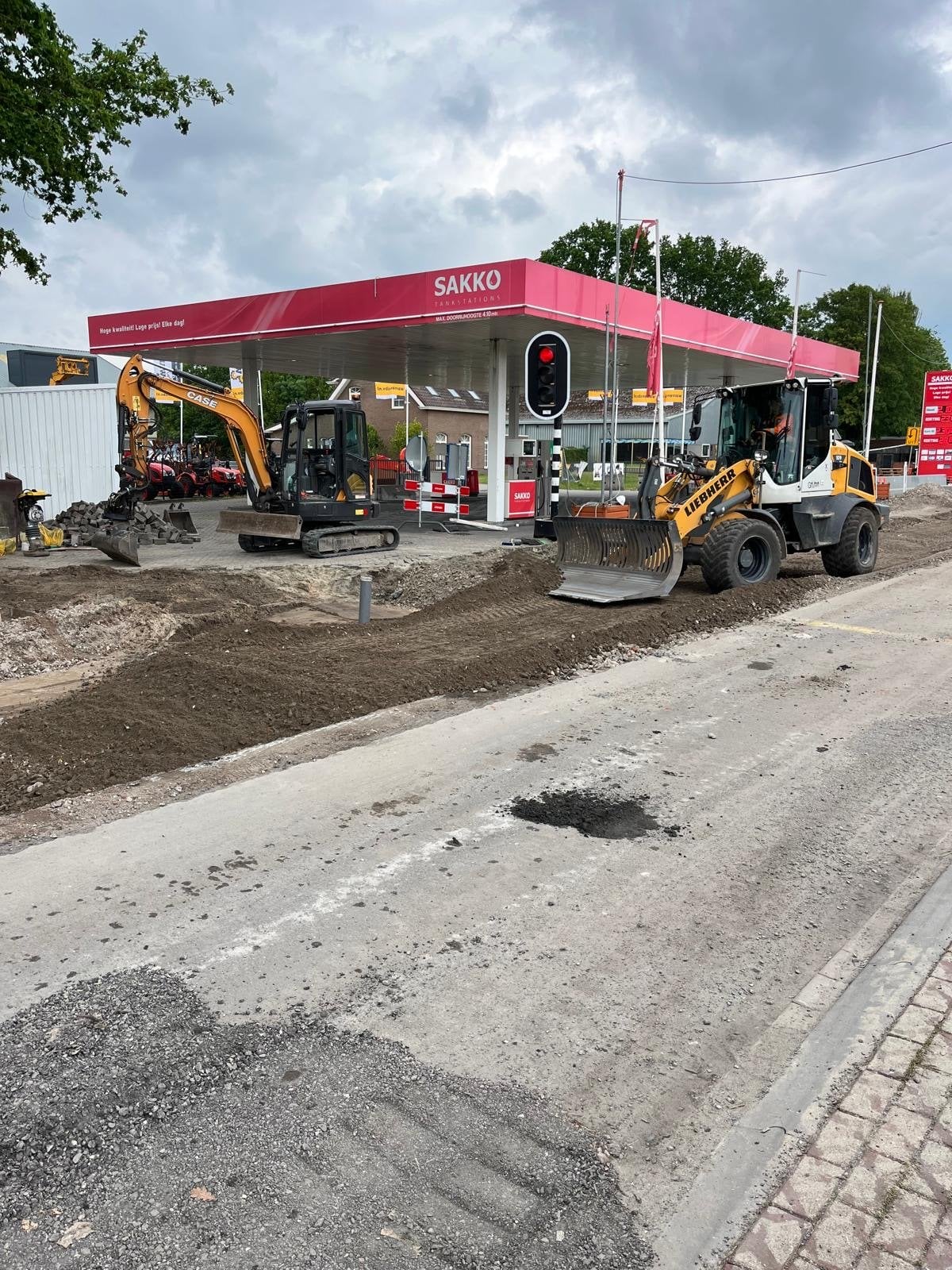 Opbreken. Rioolaanleggen en fundering aanbrengen