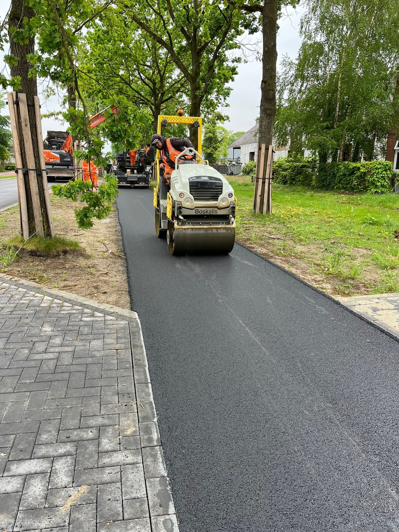 Toplaag asfalt van het fietspad!
