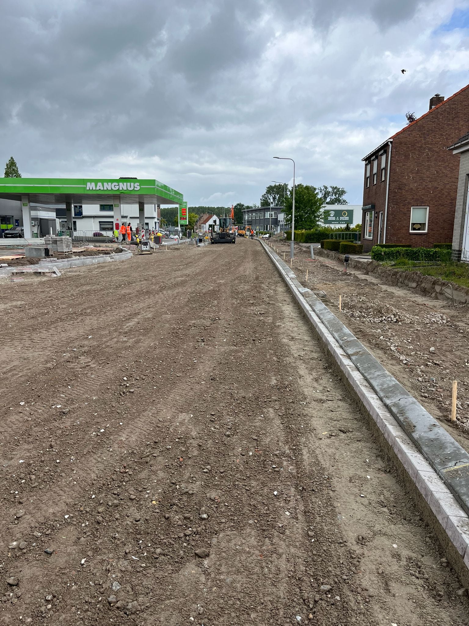de bandenlijn aan de oostzijde was gisterenochtend al gereed!