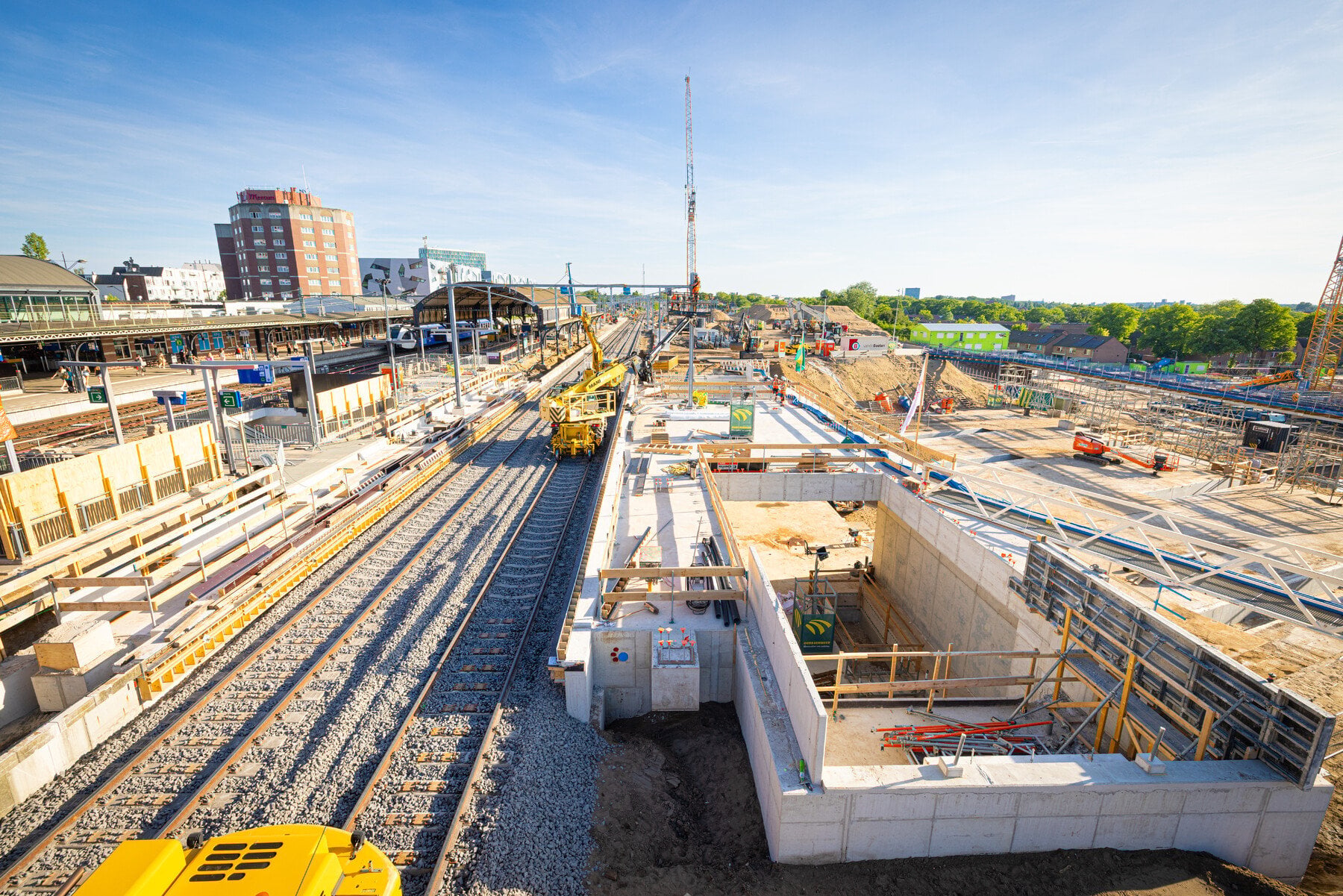Sporen worden gebouwd op het ingeschoven tunneldeel