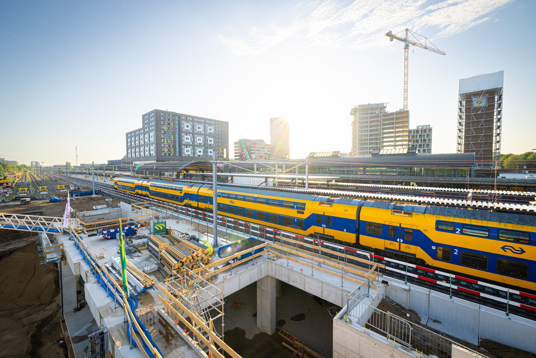 Trein rijdt over de ingeschoven tunnelmoot!