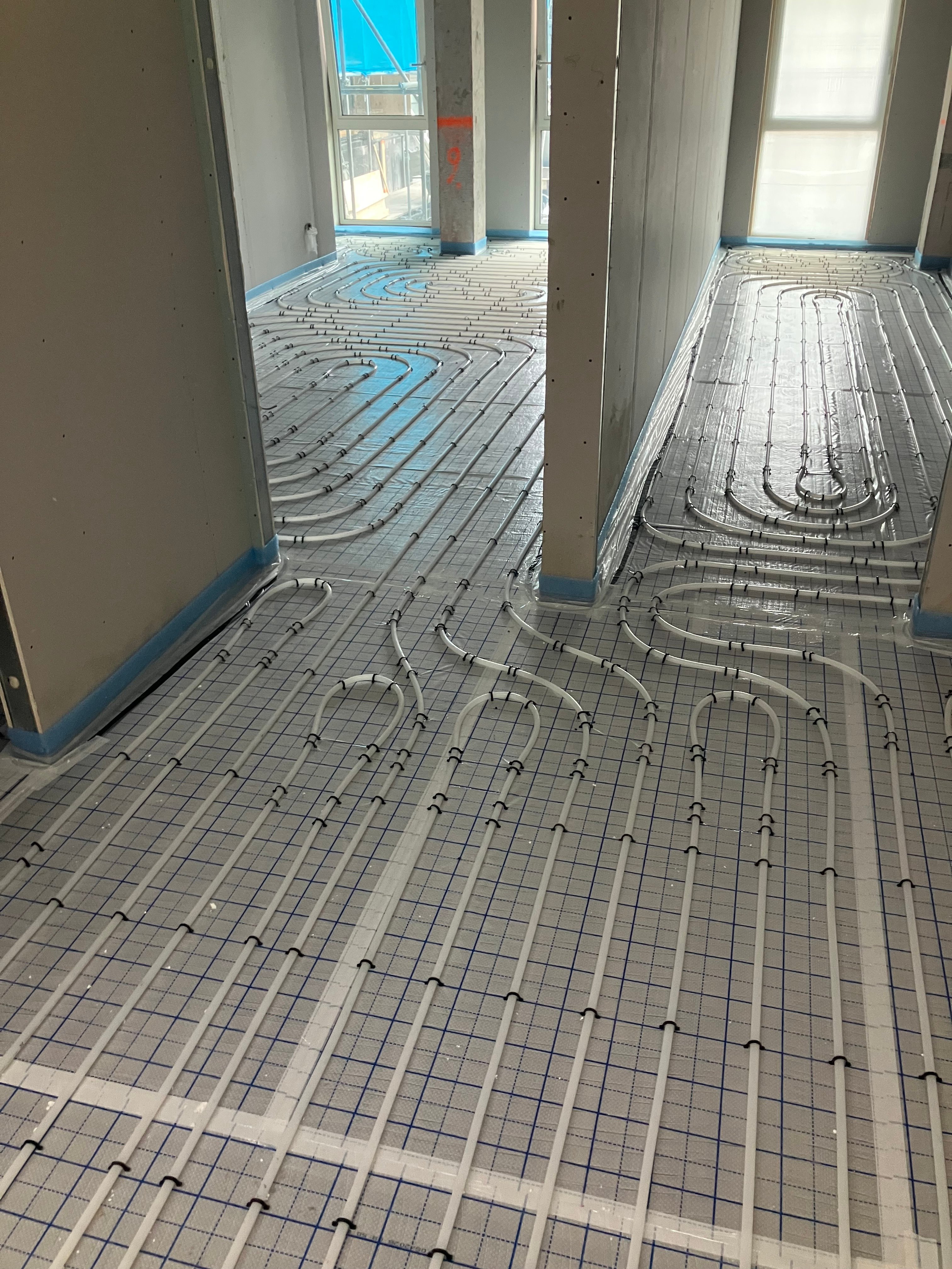 Vloerverwarming welke is aangebracht in de eerste appartementen van de laagbouw.